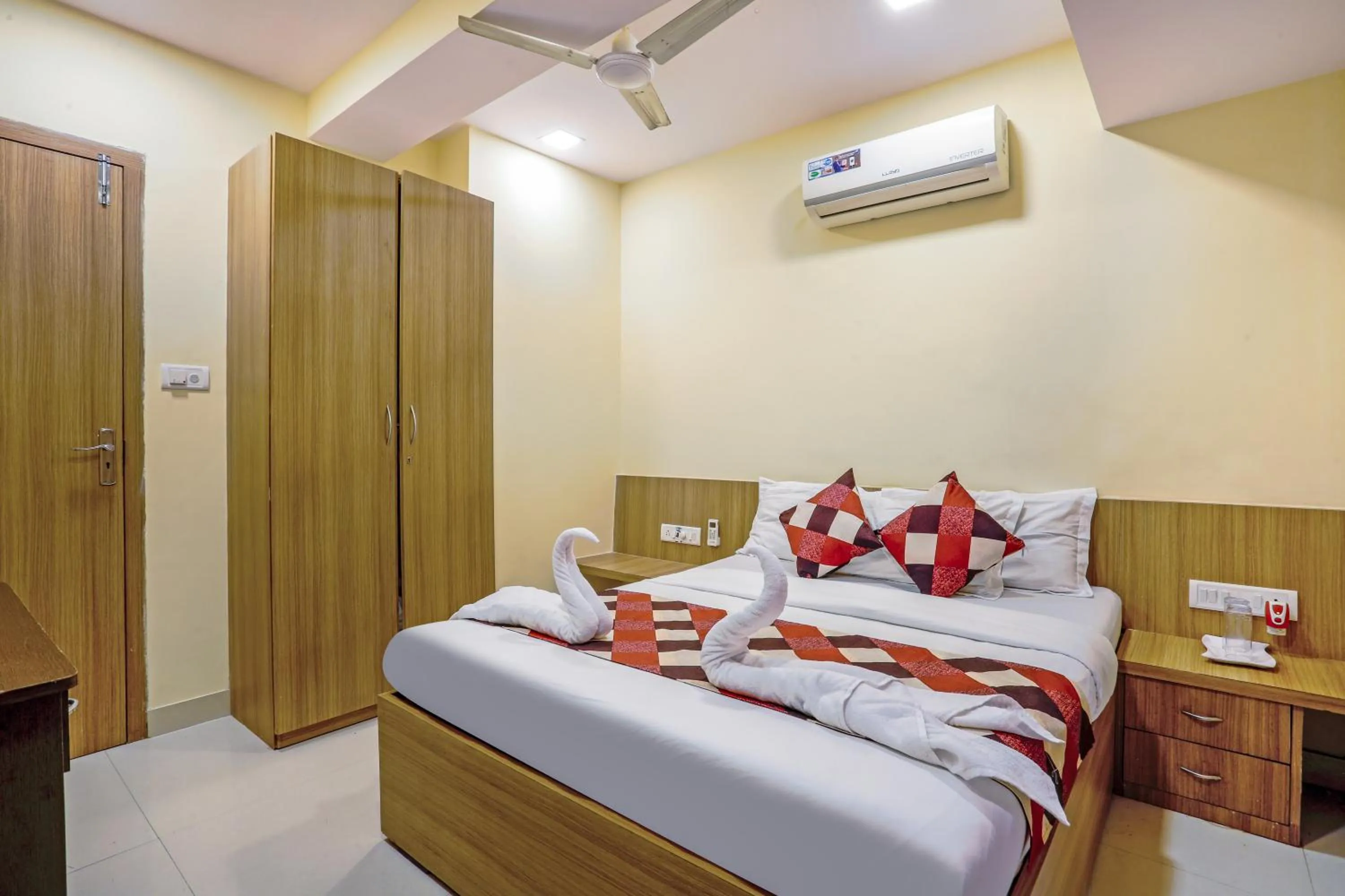 Bed in Hotel BKC Corporate Inn