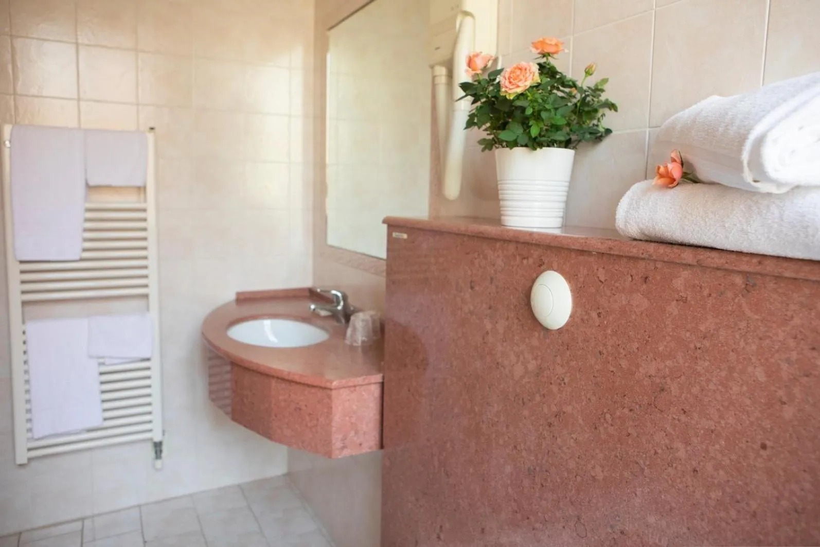 Bathroom in Hotel Milano Pool & Garden