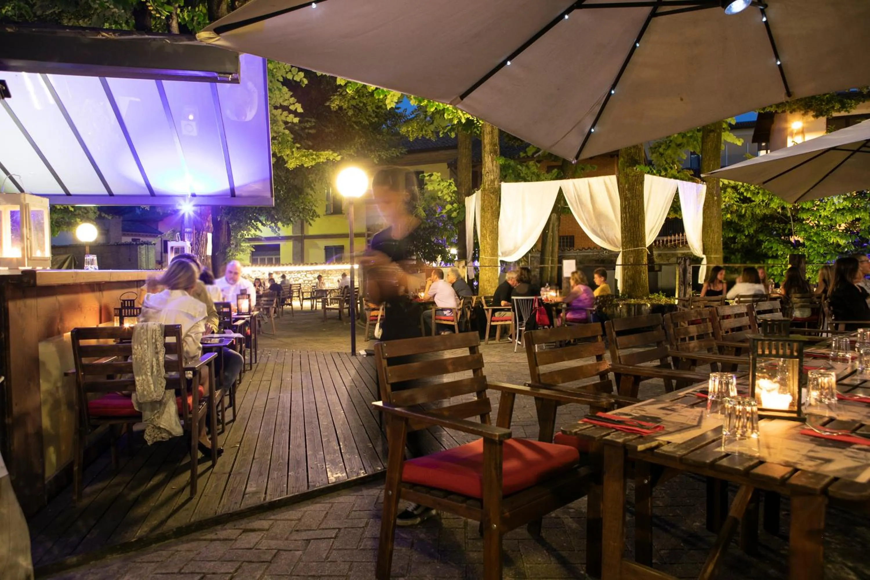 Restaurant/places to eat in Hotel Milano Pool & Garden