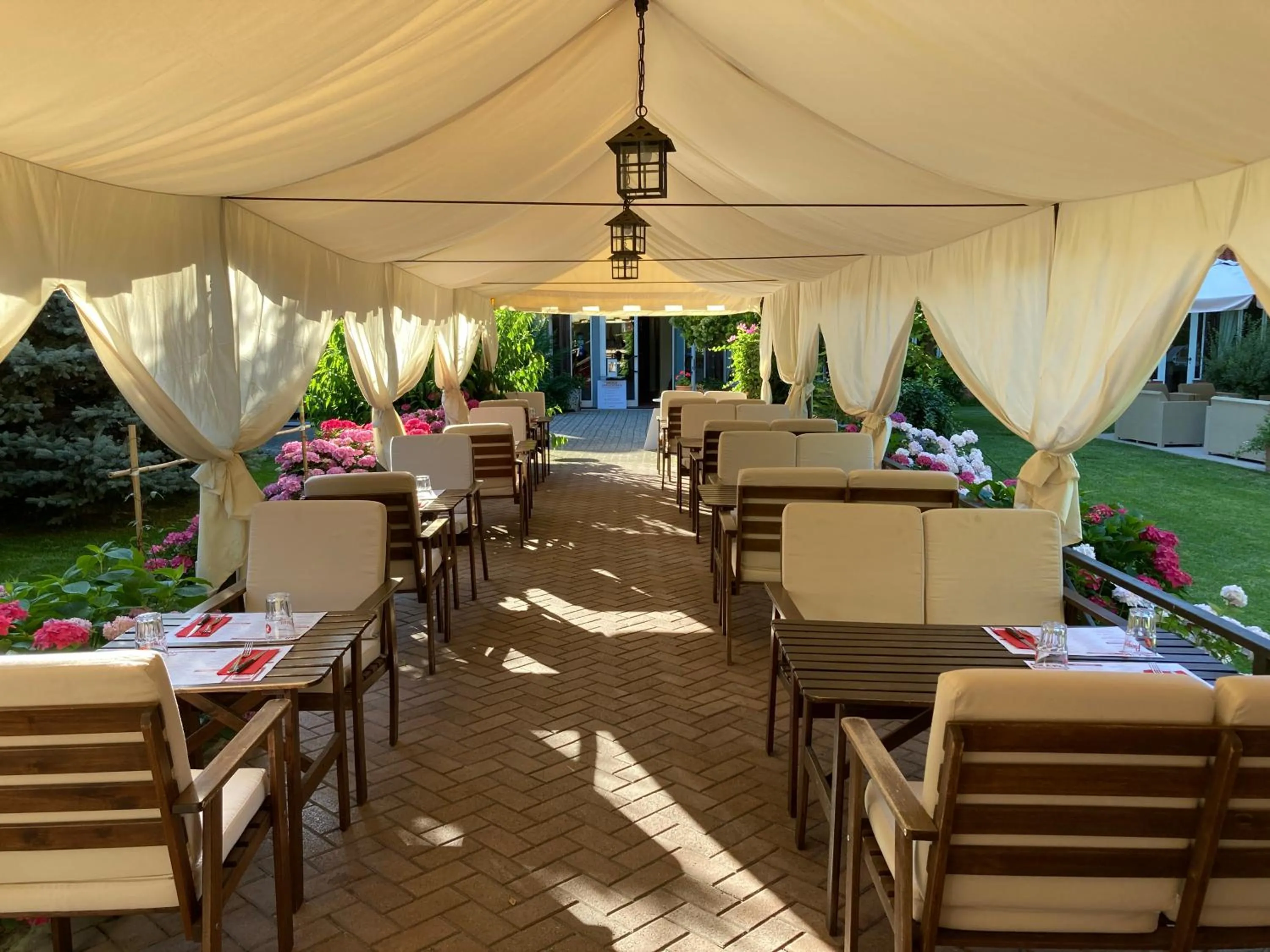 Restaurant/places to eat in Hotel Milano Pool & Garden