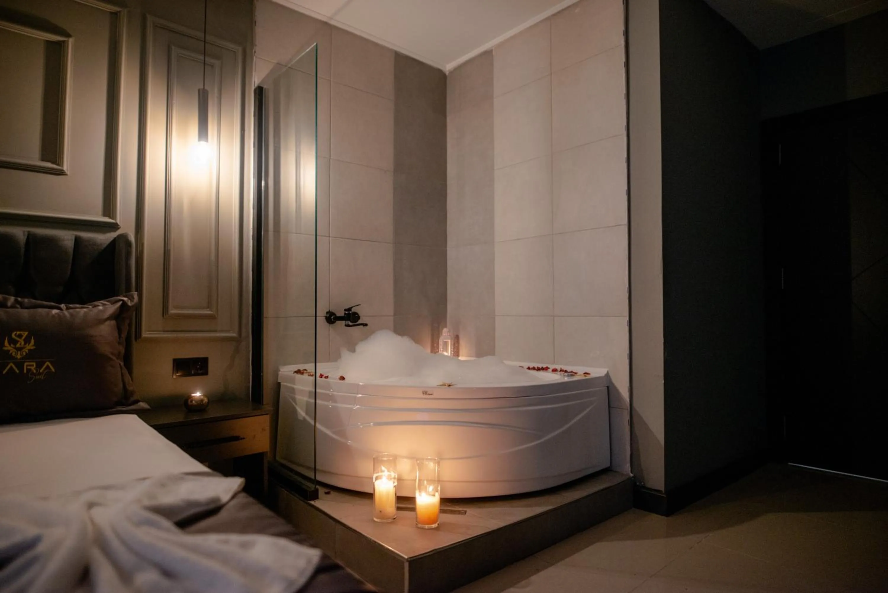 Bathroom, Bed in ZaraSuit