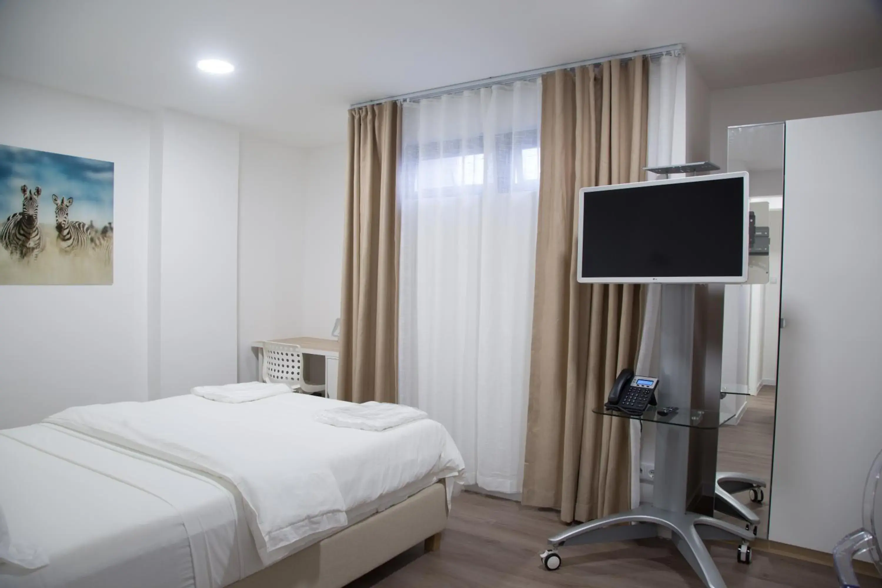 Standard Queen Room - single occupancy in WDC APARTHOTEL - BUEA Standard Queen Room - single occupancy in WDC APARTHOTEL - BUEA