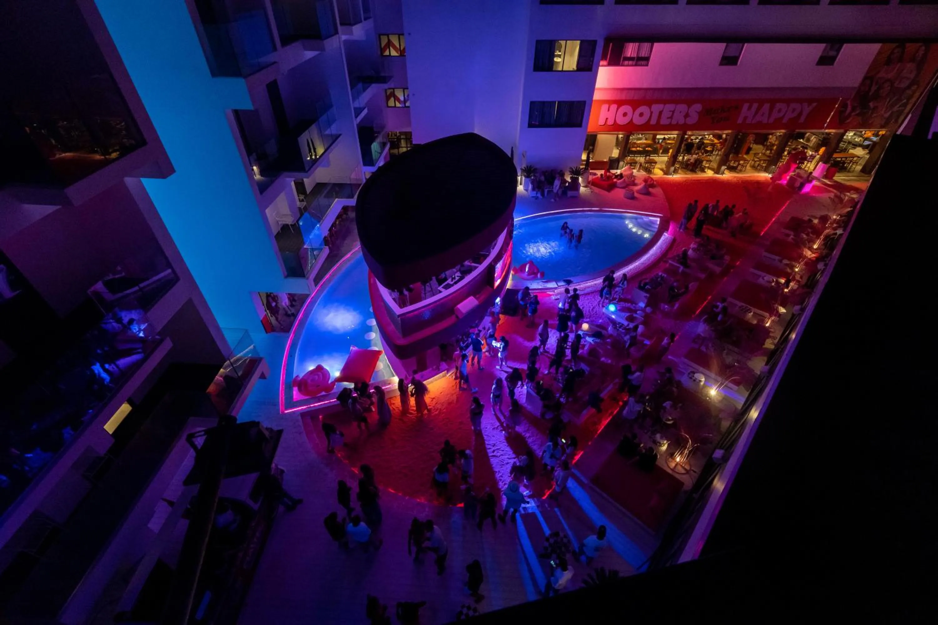 Evening entertainment in SocialTel Koh Samui