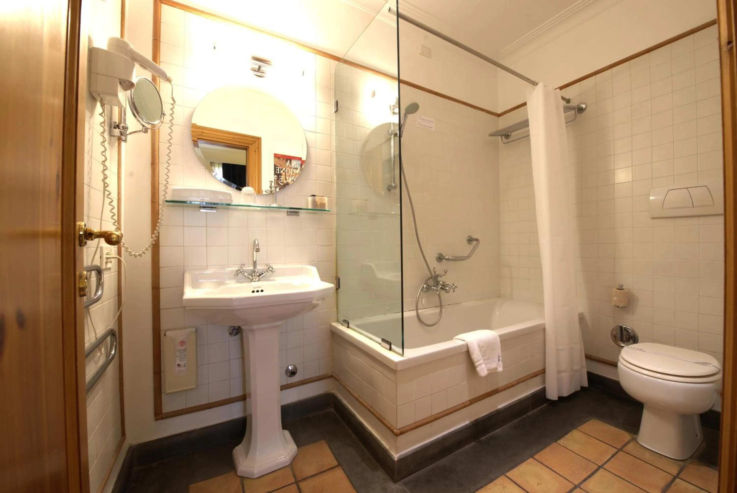 Shower in Hotel Locanda Cairoli