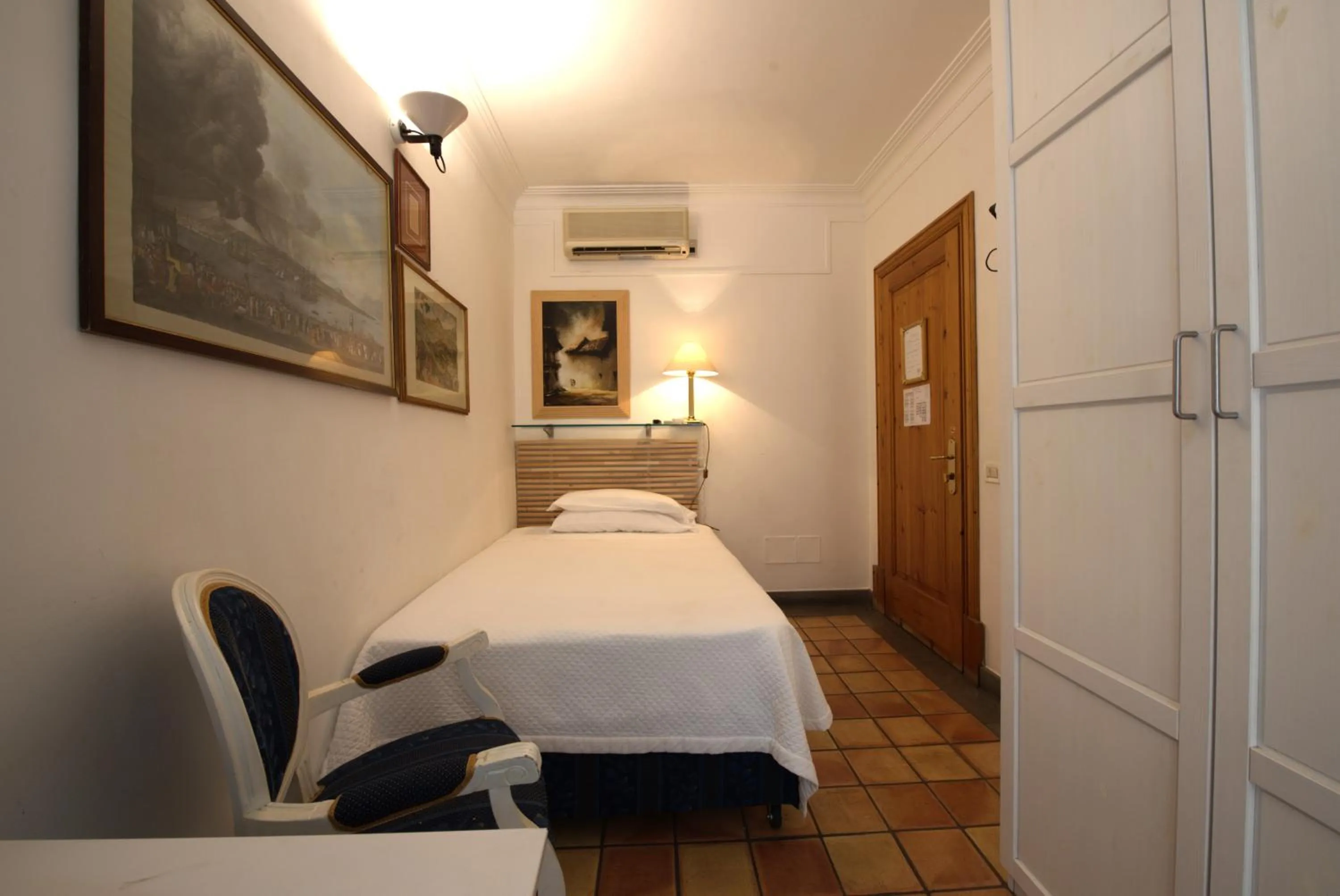 Bedroom, Bed in Hotel Locanda Cairoli