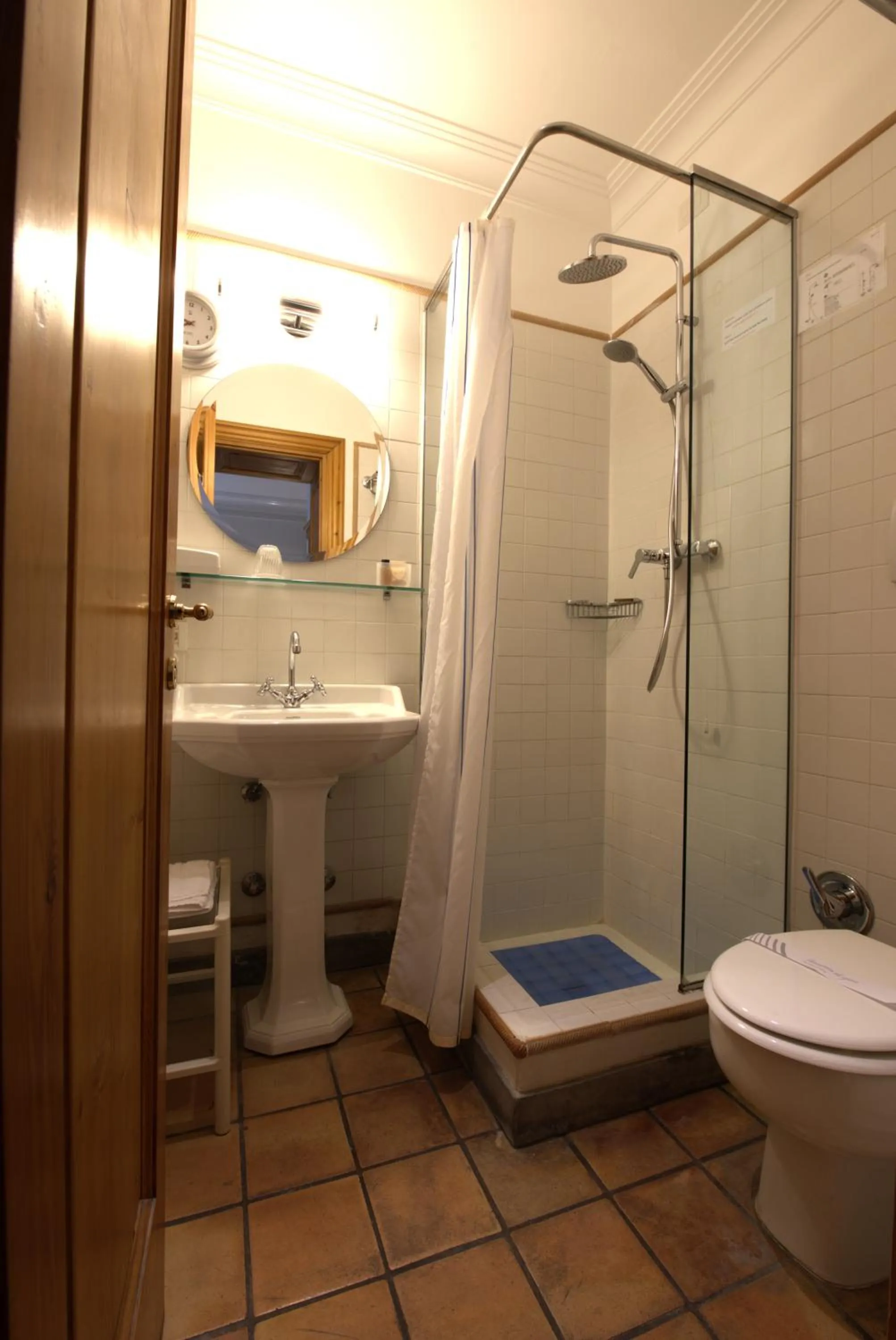 Bathroom in Hotel Locanda Cairoli