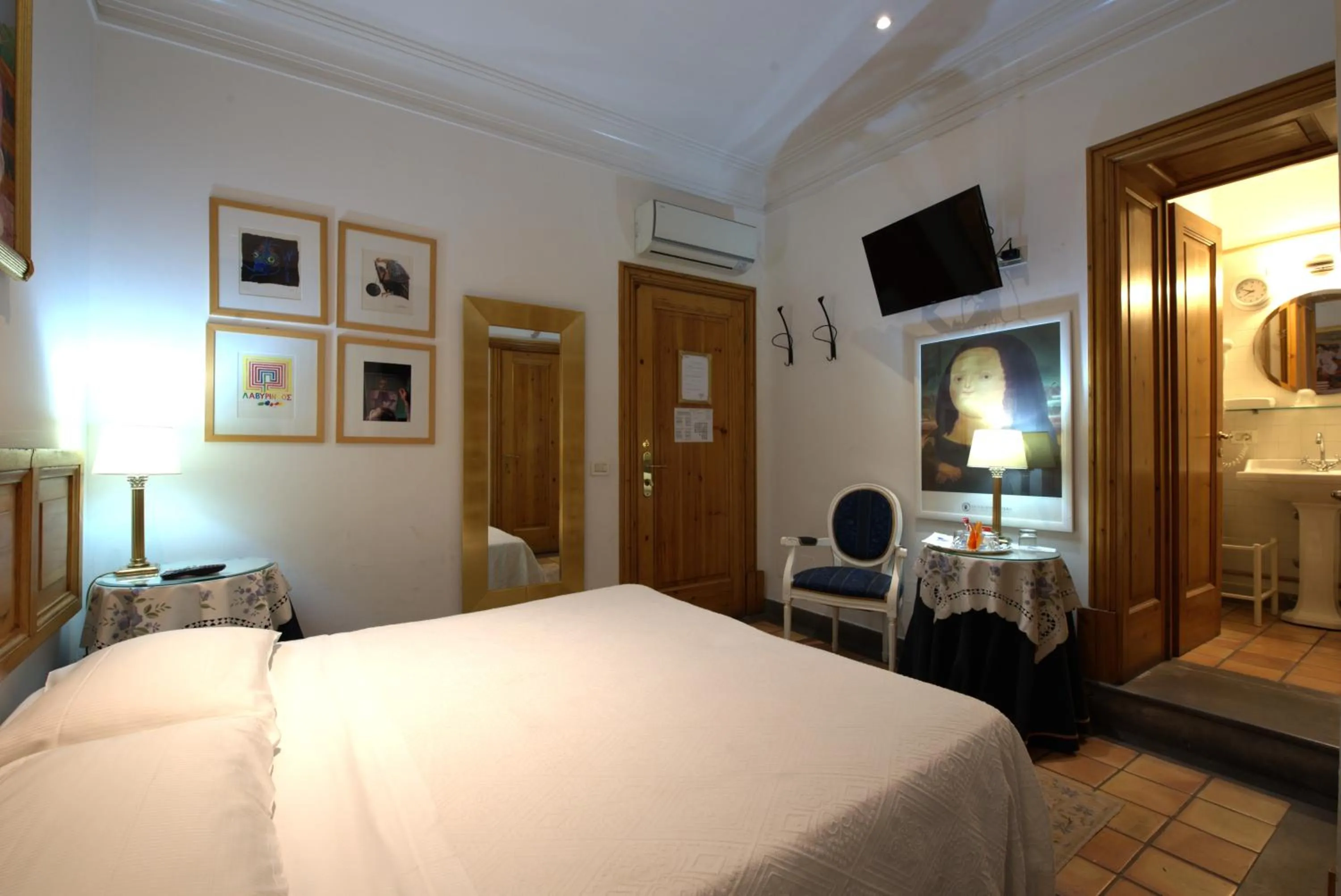 Photo of the whole room, Bed in Hotel Locanda Cairoli