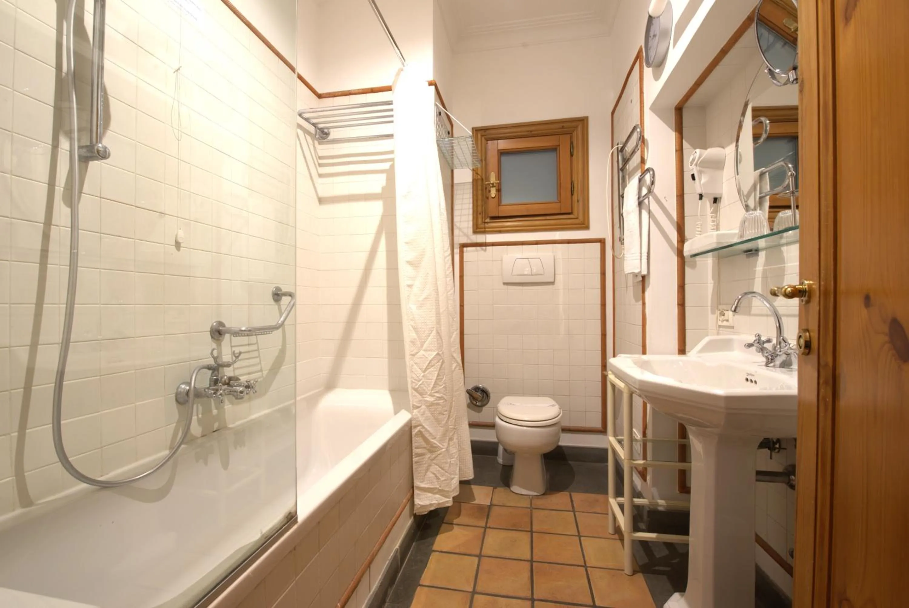 Shower in Hotel Locanda Cairoli