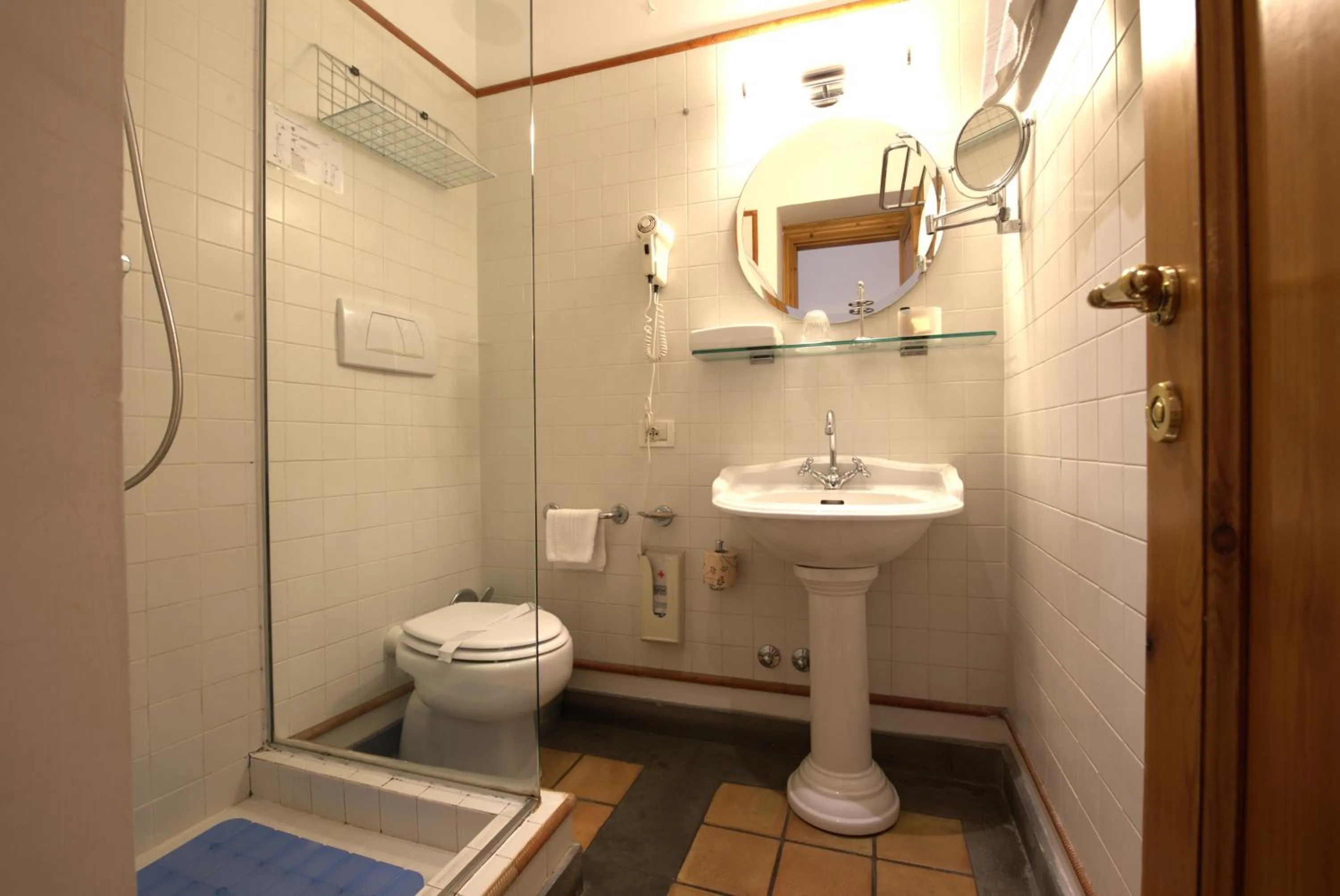 Bathroom in Hotel Locanda Cairoli