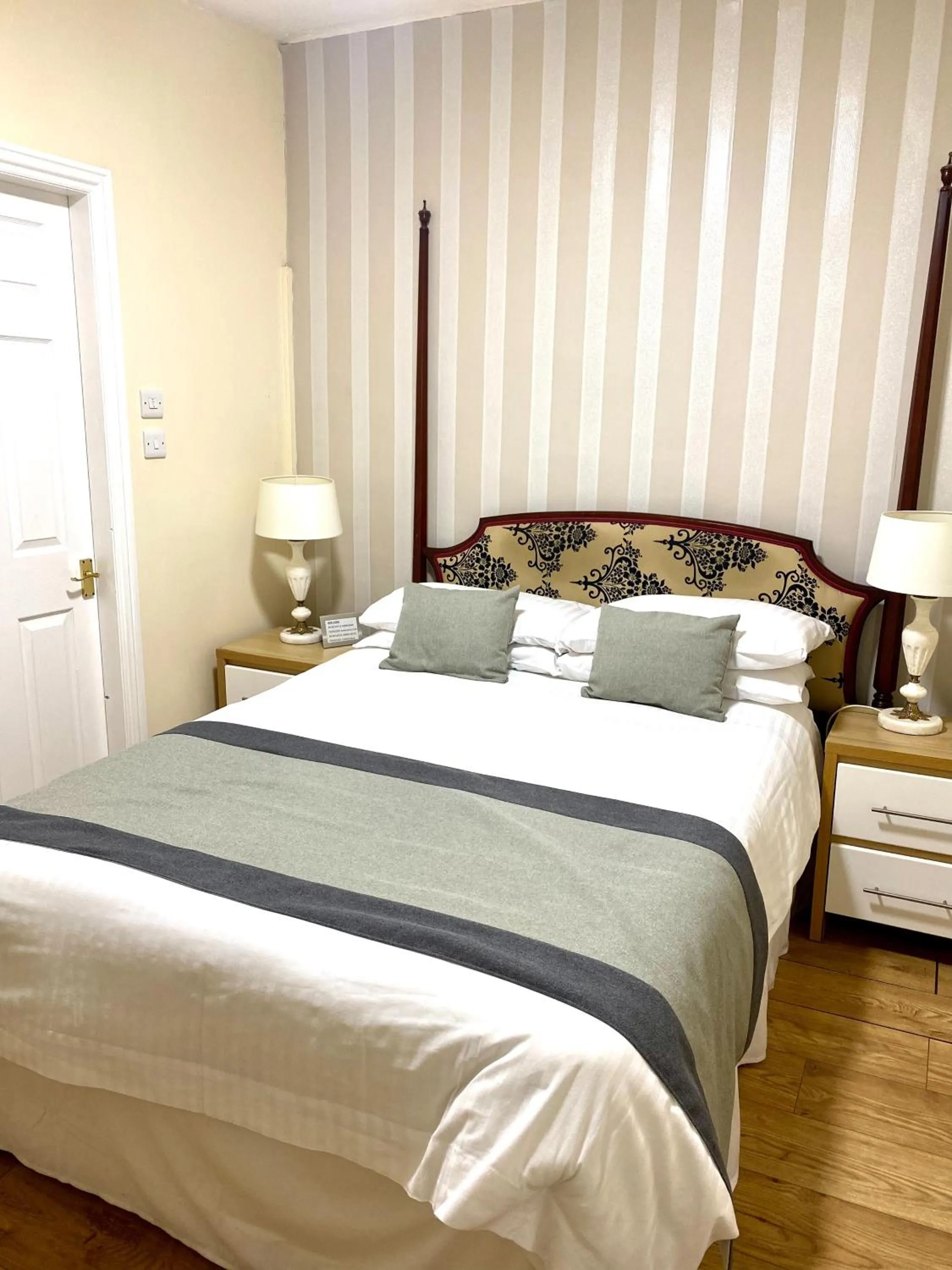 Bed in Newcastle Arms Hotel