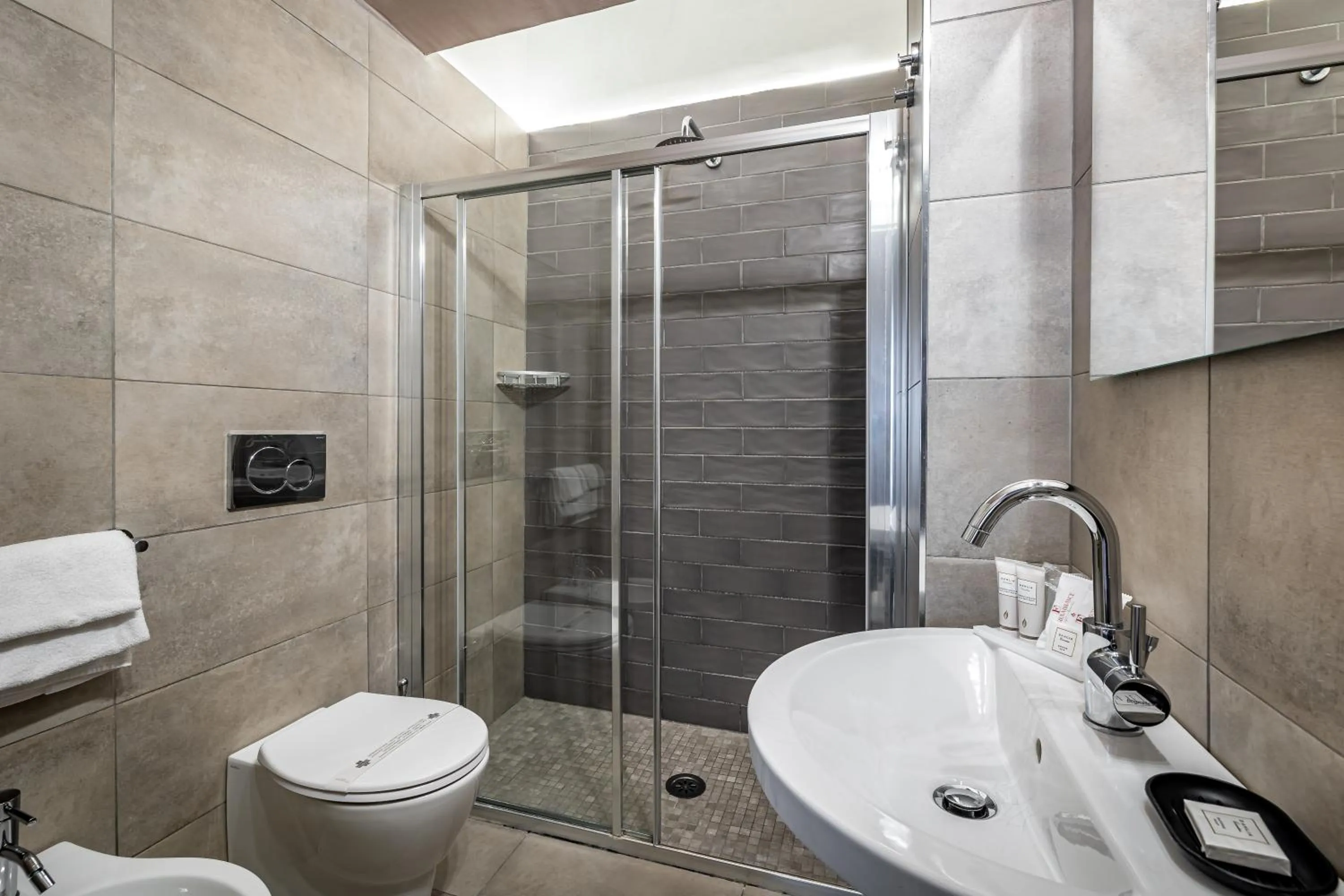 Bathroom in Florence Old Bridge B&B