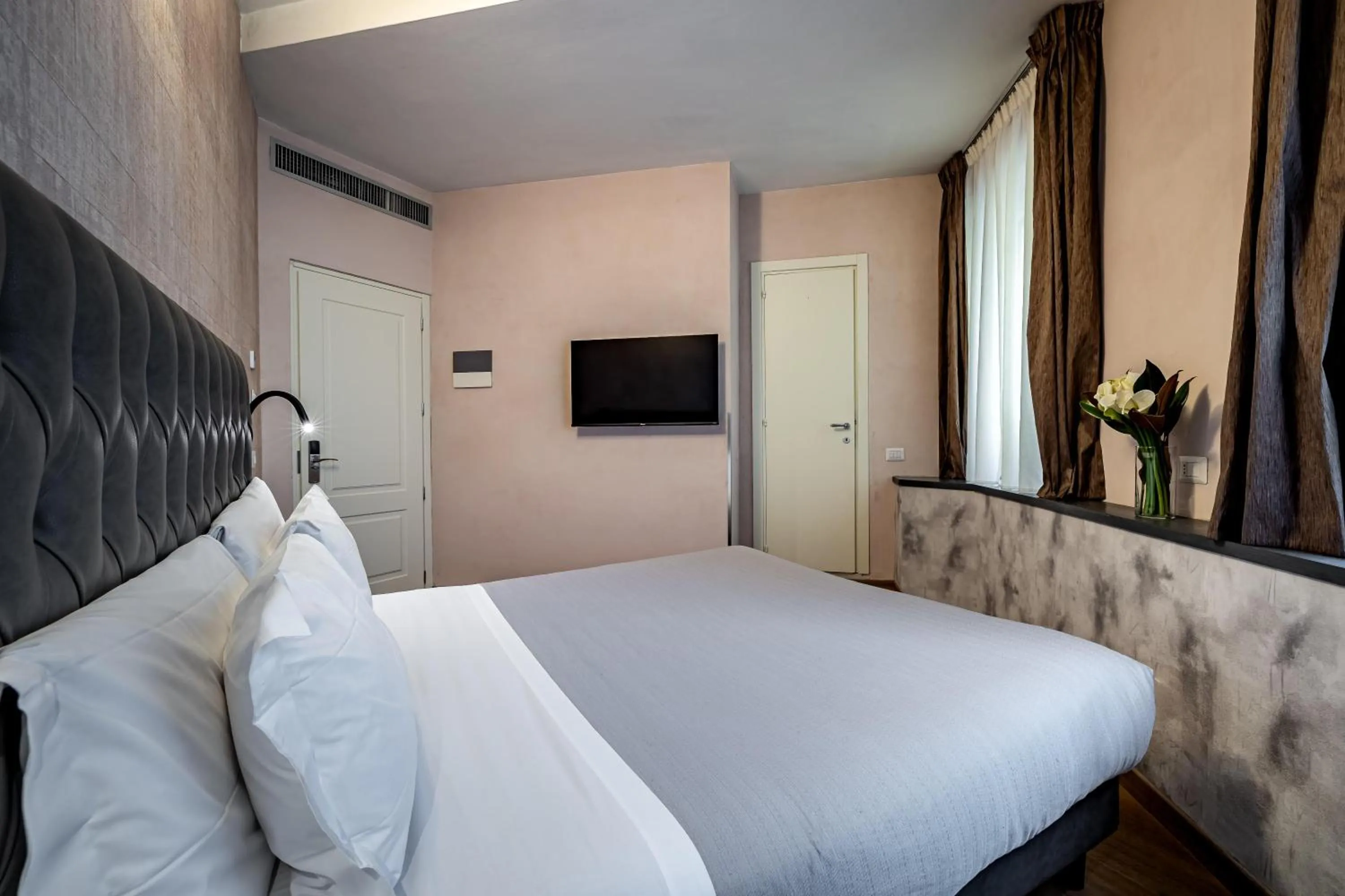 Bedroom, Bed in Florence Old Bridge B&B