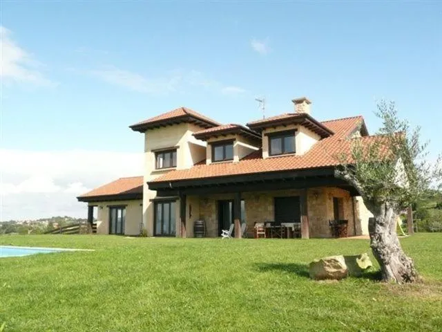 Seven-Bedroom House in La Casa de Orviz