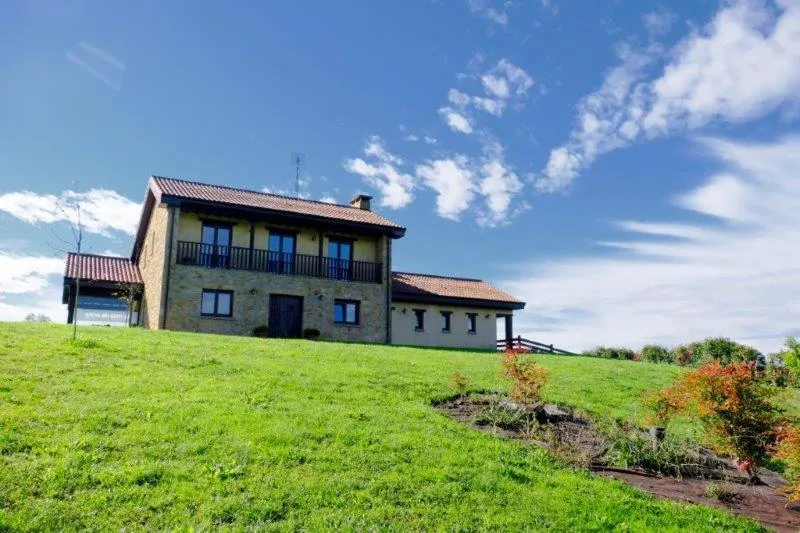 Property building in La Casa de Orviz
