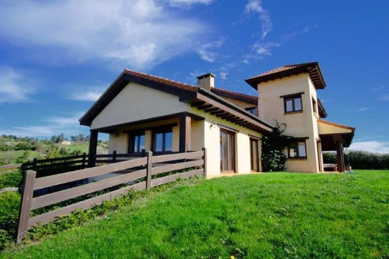 Property building in La Casa de Orviz