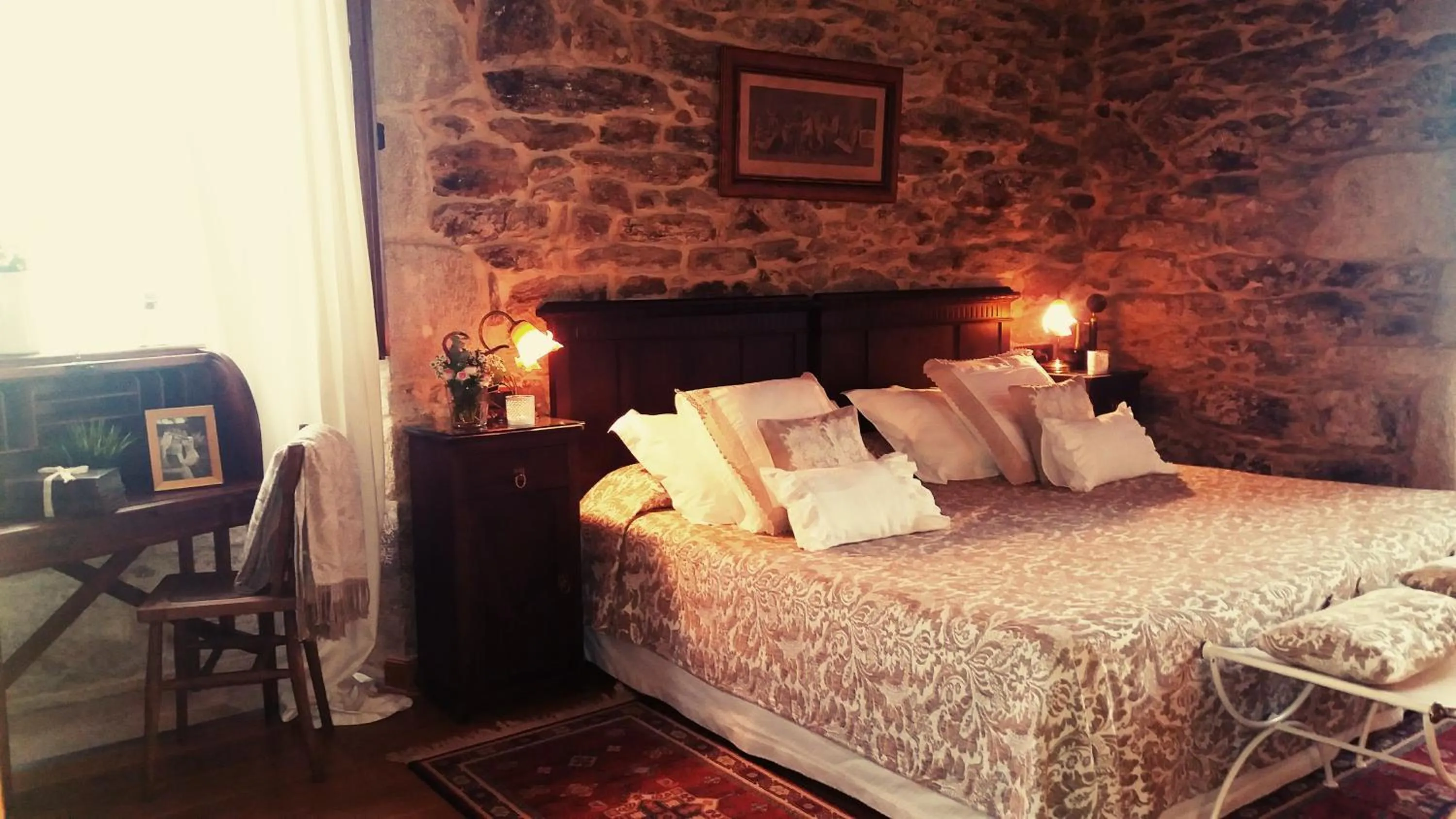 Photo of the whole room, Bed in Pazo de Bendoiro