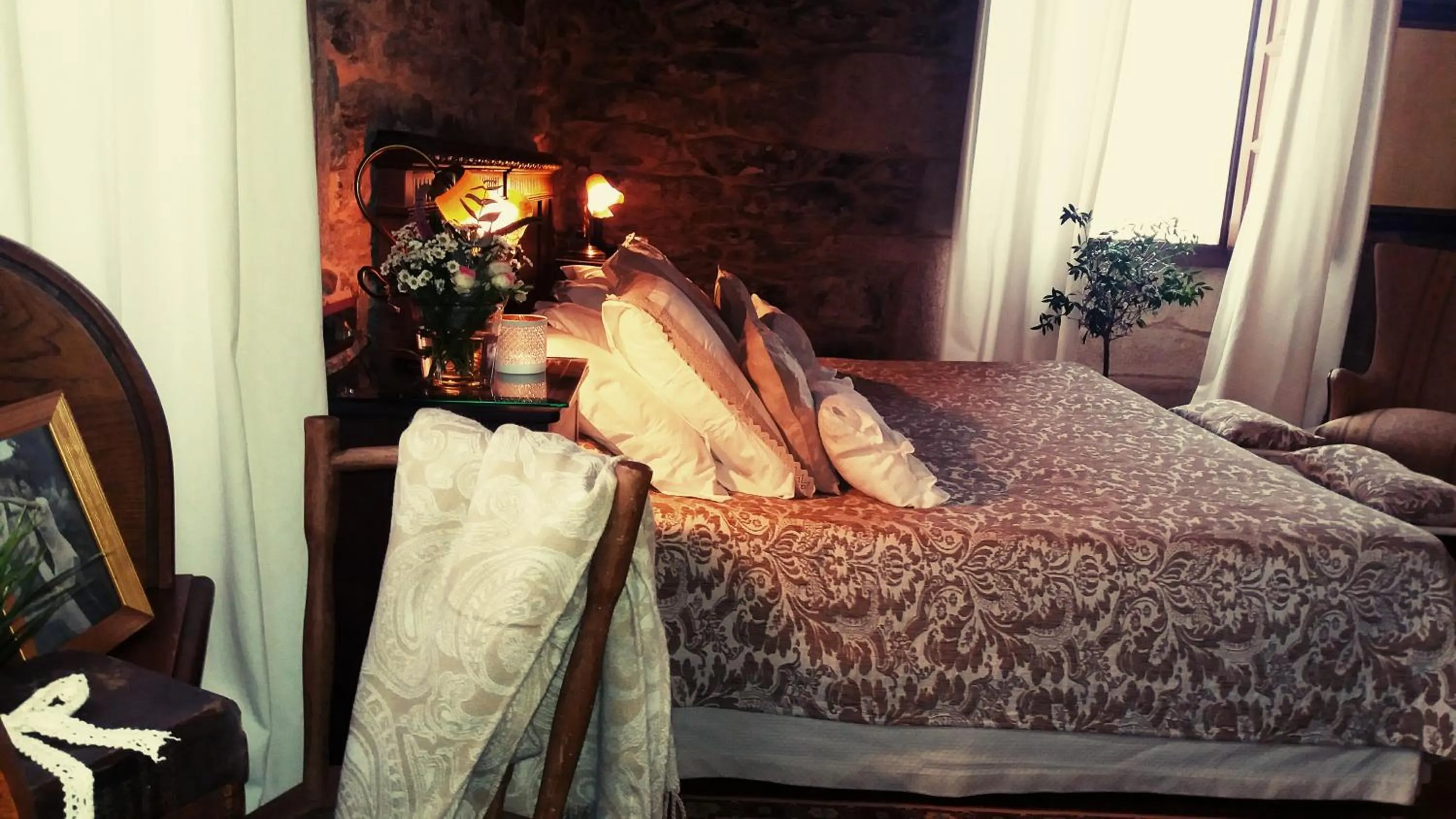 Photo of the whole room, Bed in Pazo de Bendoiro