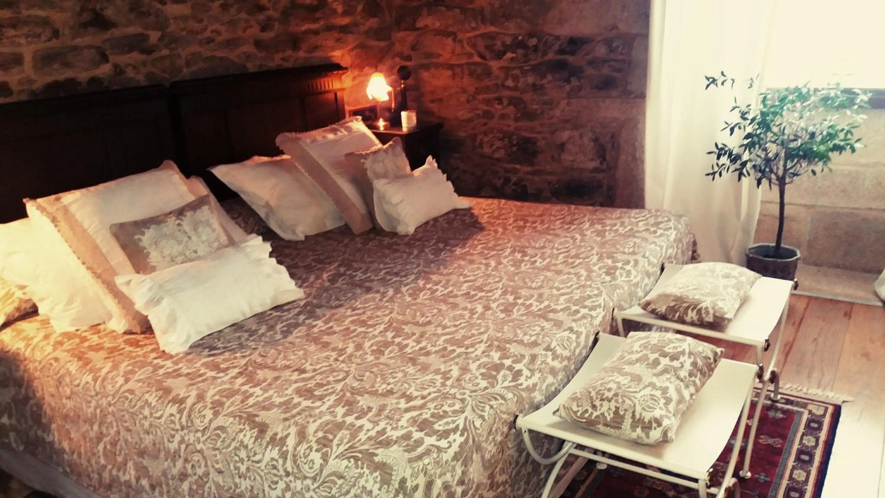 Photo of the whole room, Bed in Pazo de Bendoiro