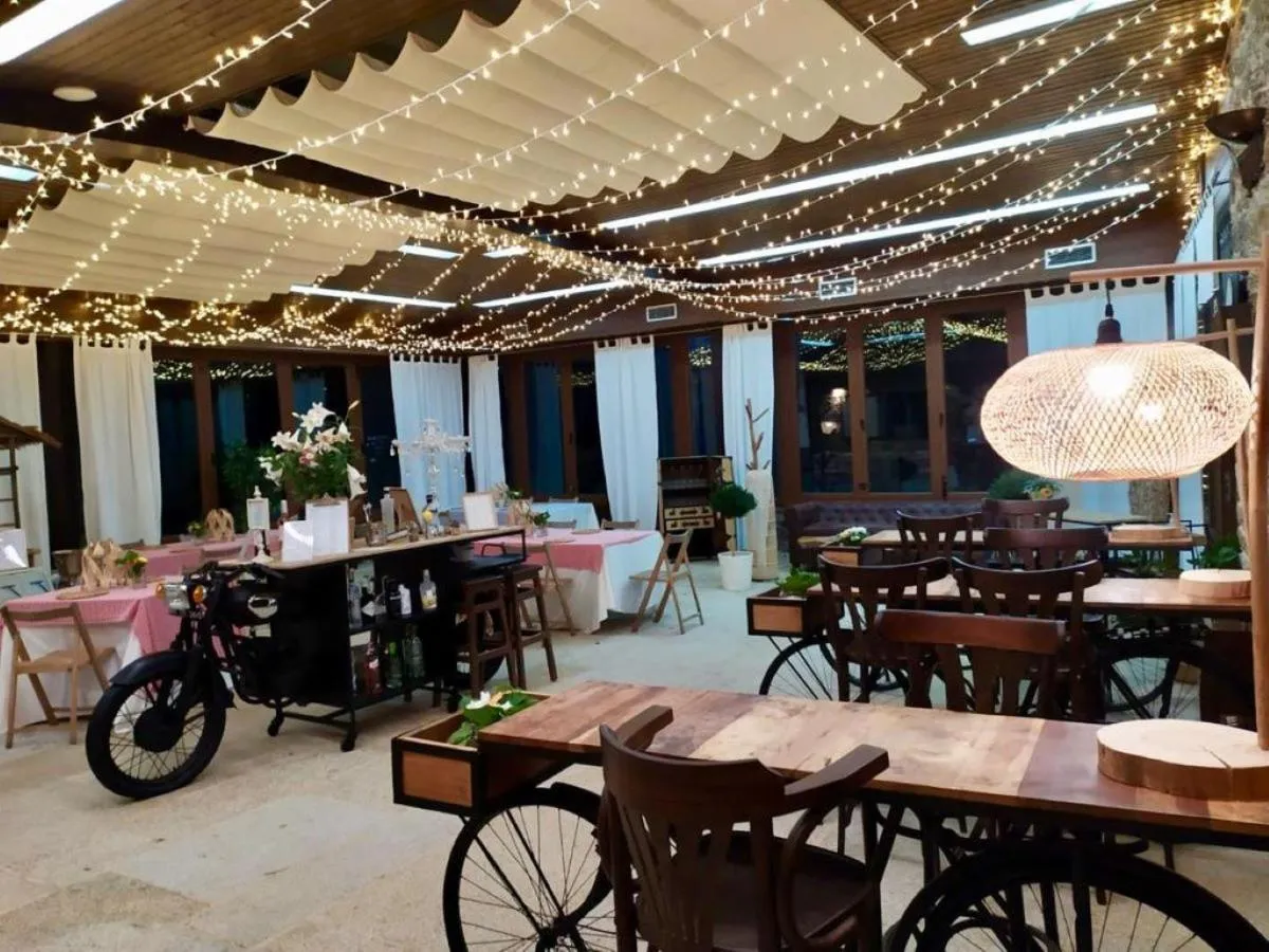 Restaurant/places to eat in Pazo de Bendoiro