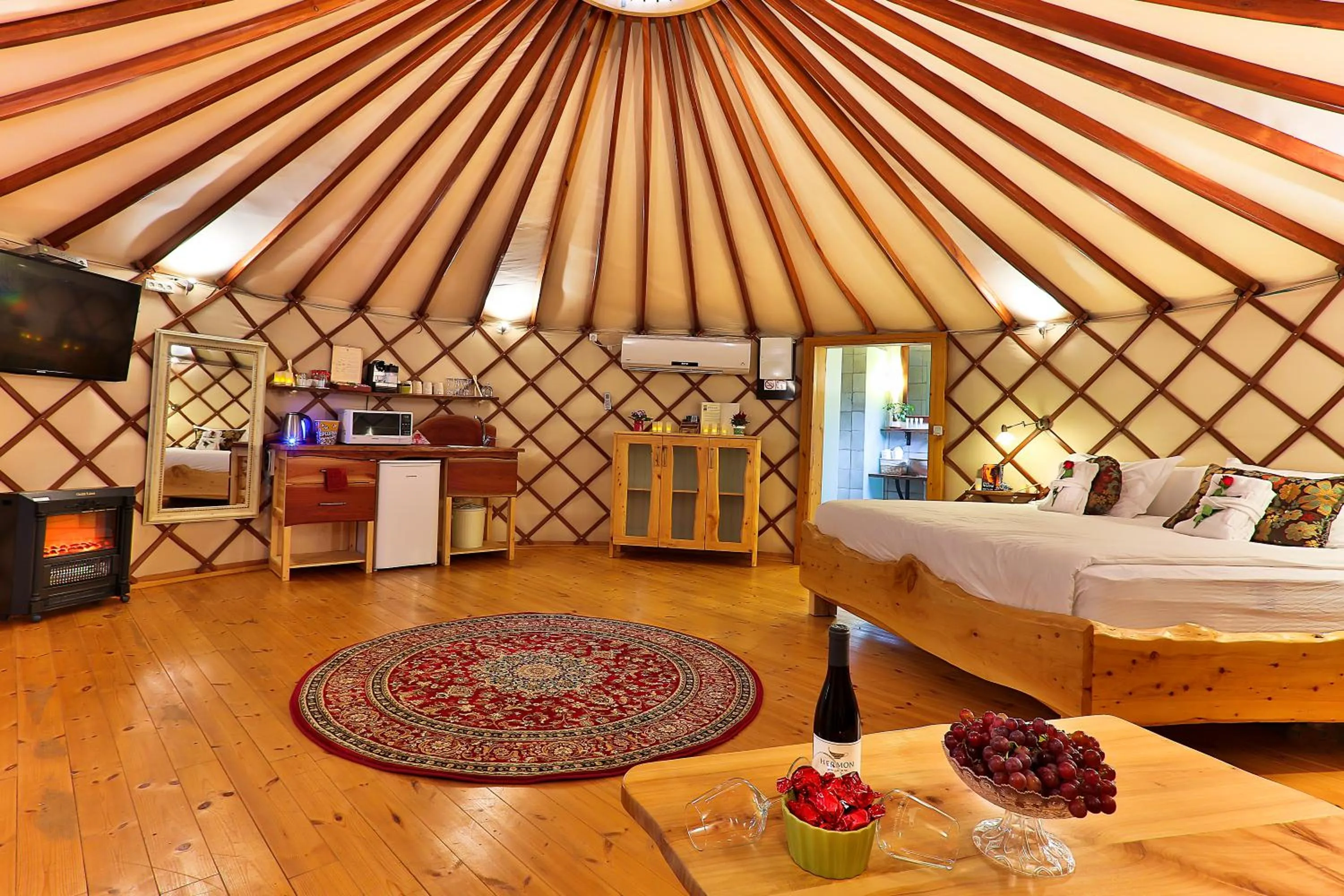 Photo of the whole room, Bed in Helios Luxury Suites