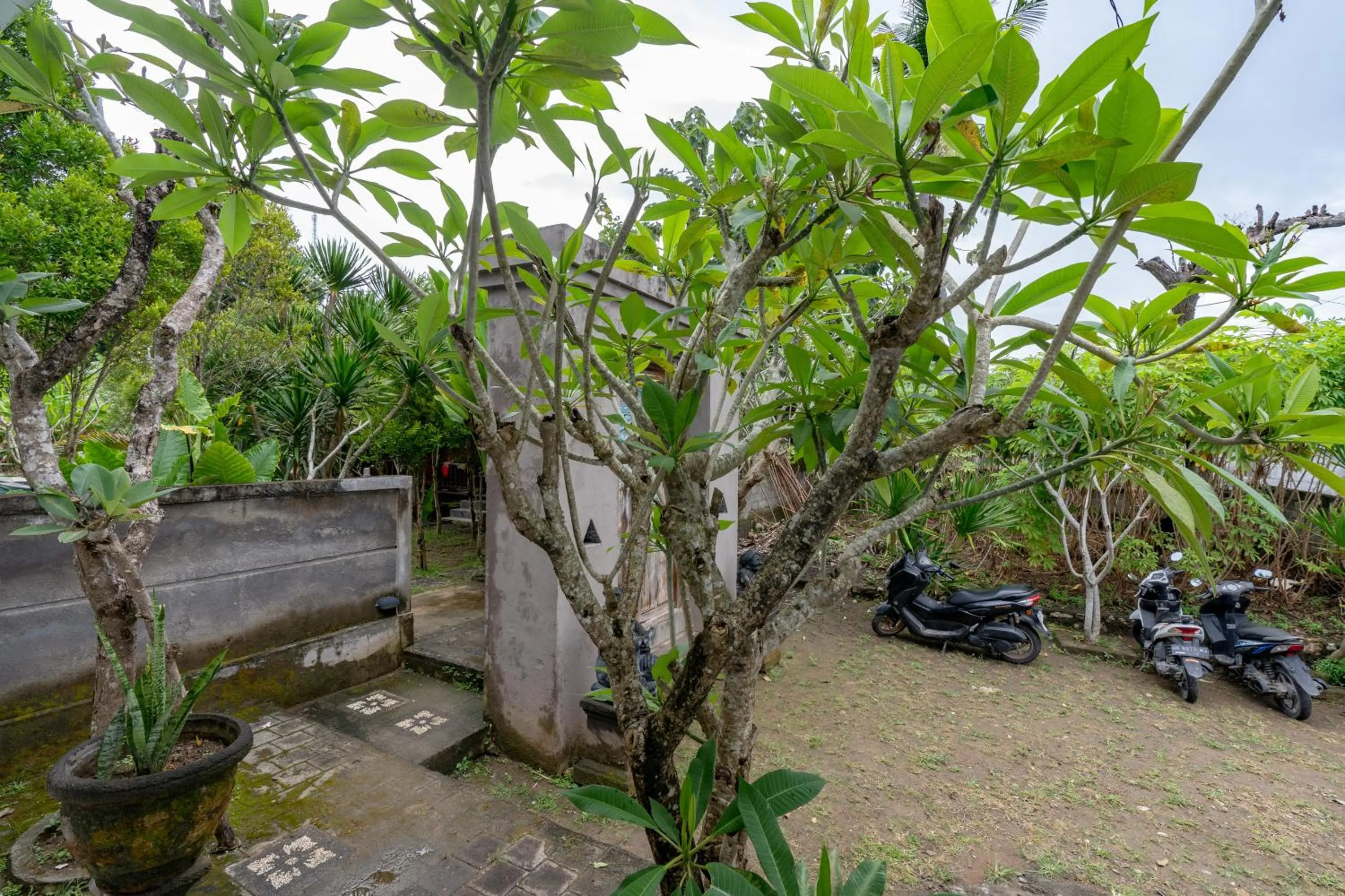 Parking in Raira Villas Lembongan by ABM