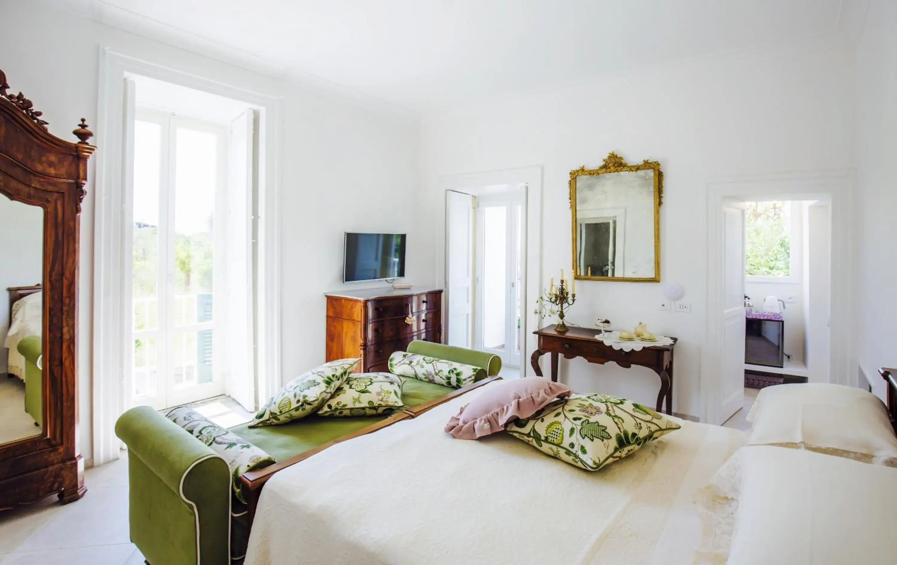 Triple Room with Garden View in Palazzo Cacace Relais Triple Room with Garden View in Palazzo Cacace Relais