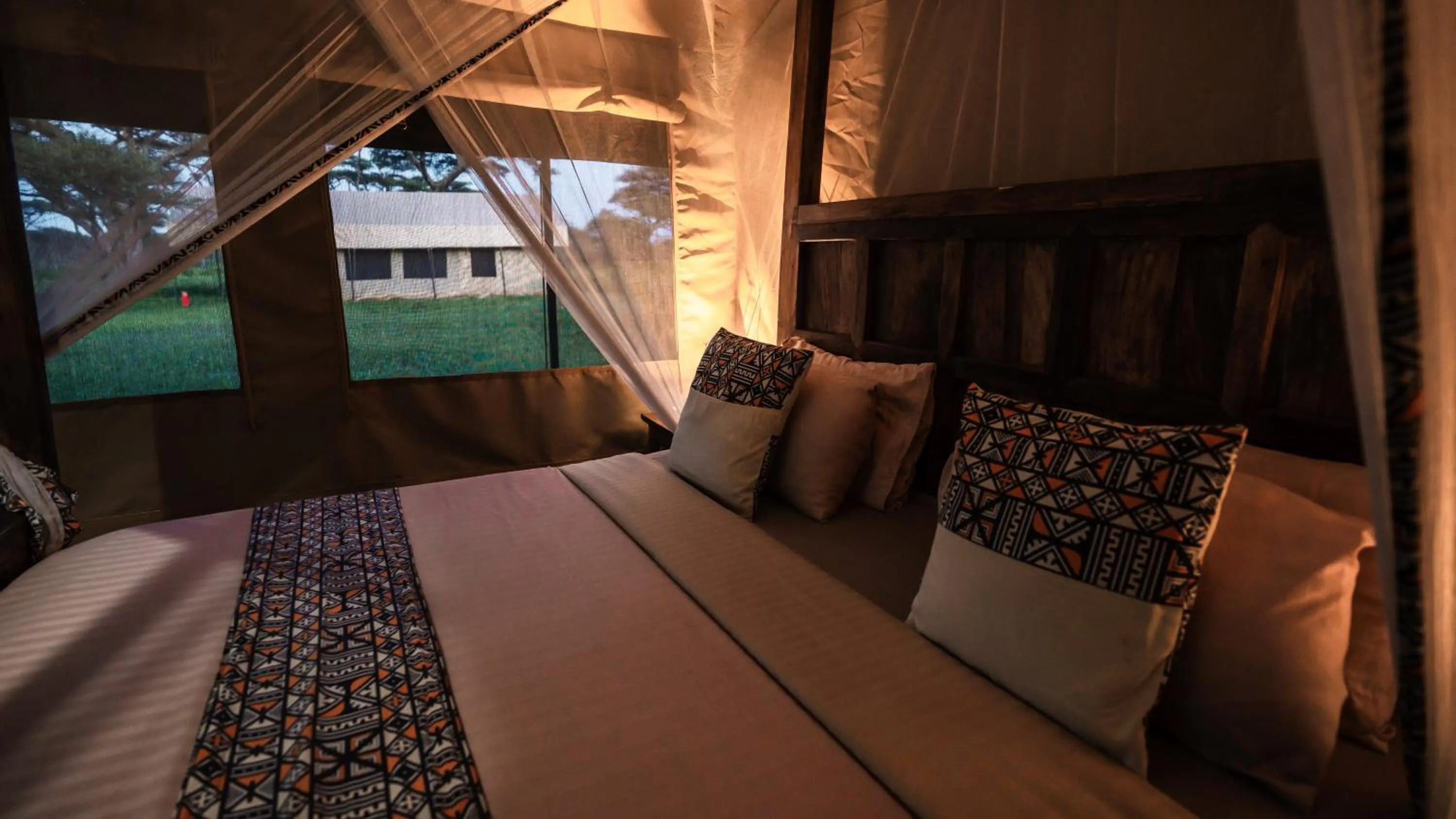 Bed in Africa Safari South Serengeti Ndutu Ngorongoro