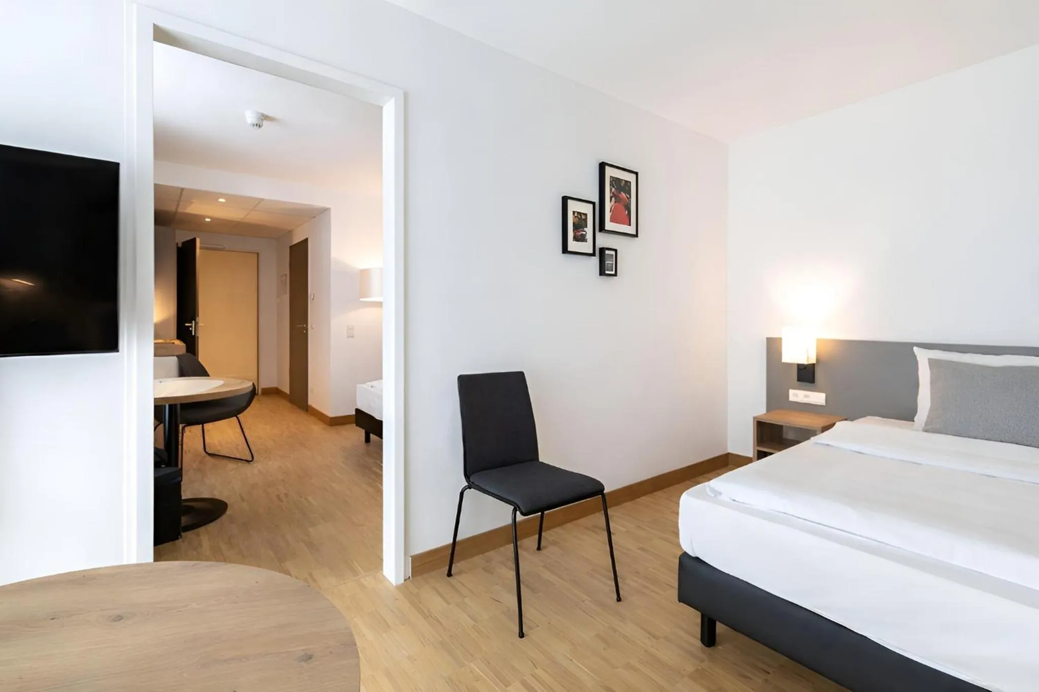 Photo of the whole room, Bed in Brera Stuttgart