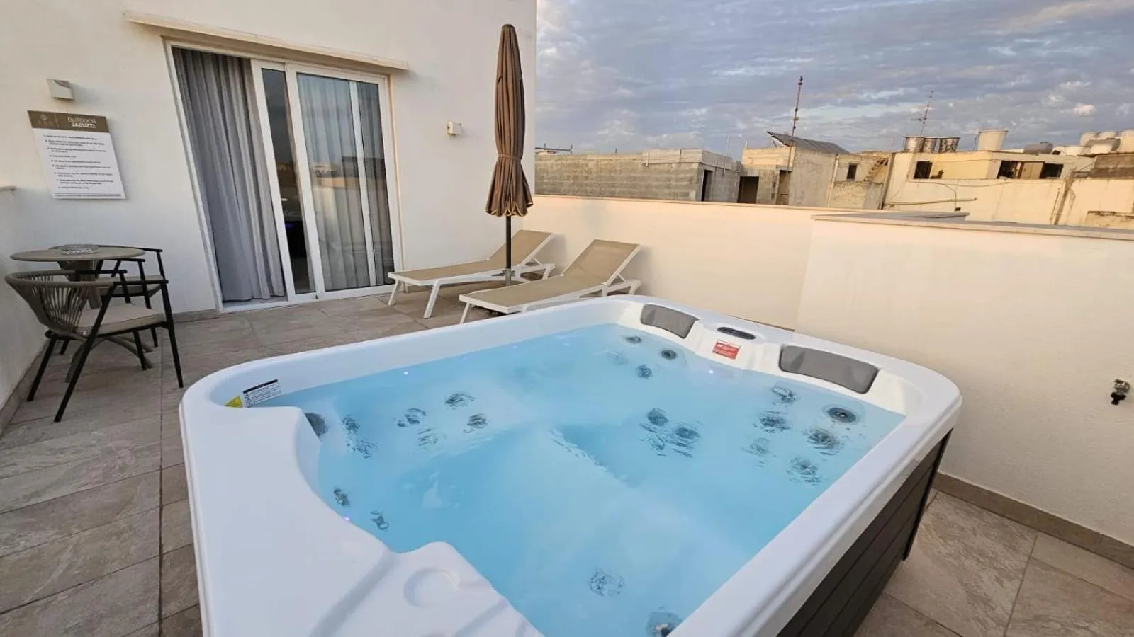 Hot Tub in 100 Boutique Living