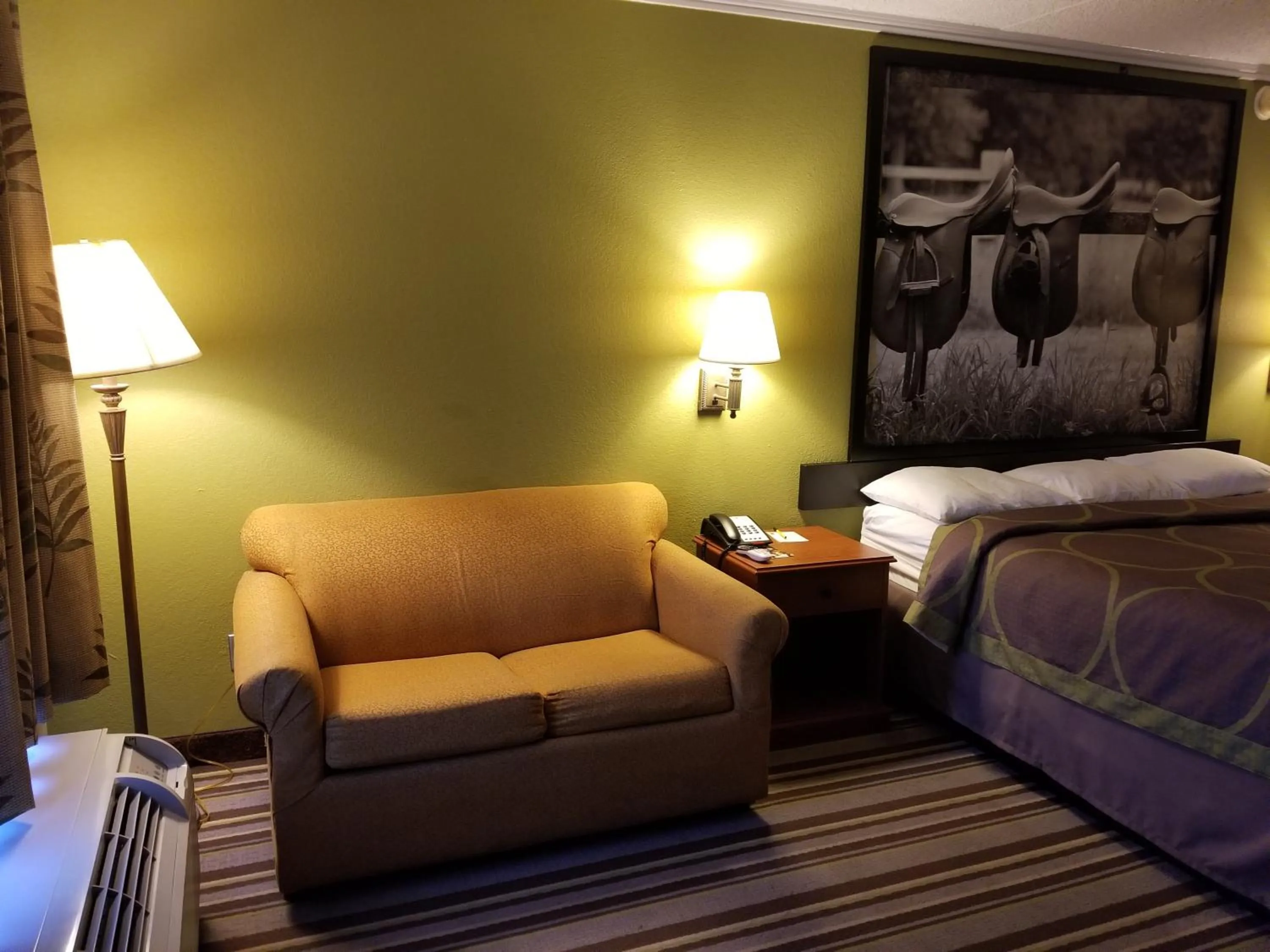 Living room, Bed in Super 8 by Wyndham Longview/North