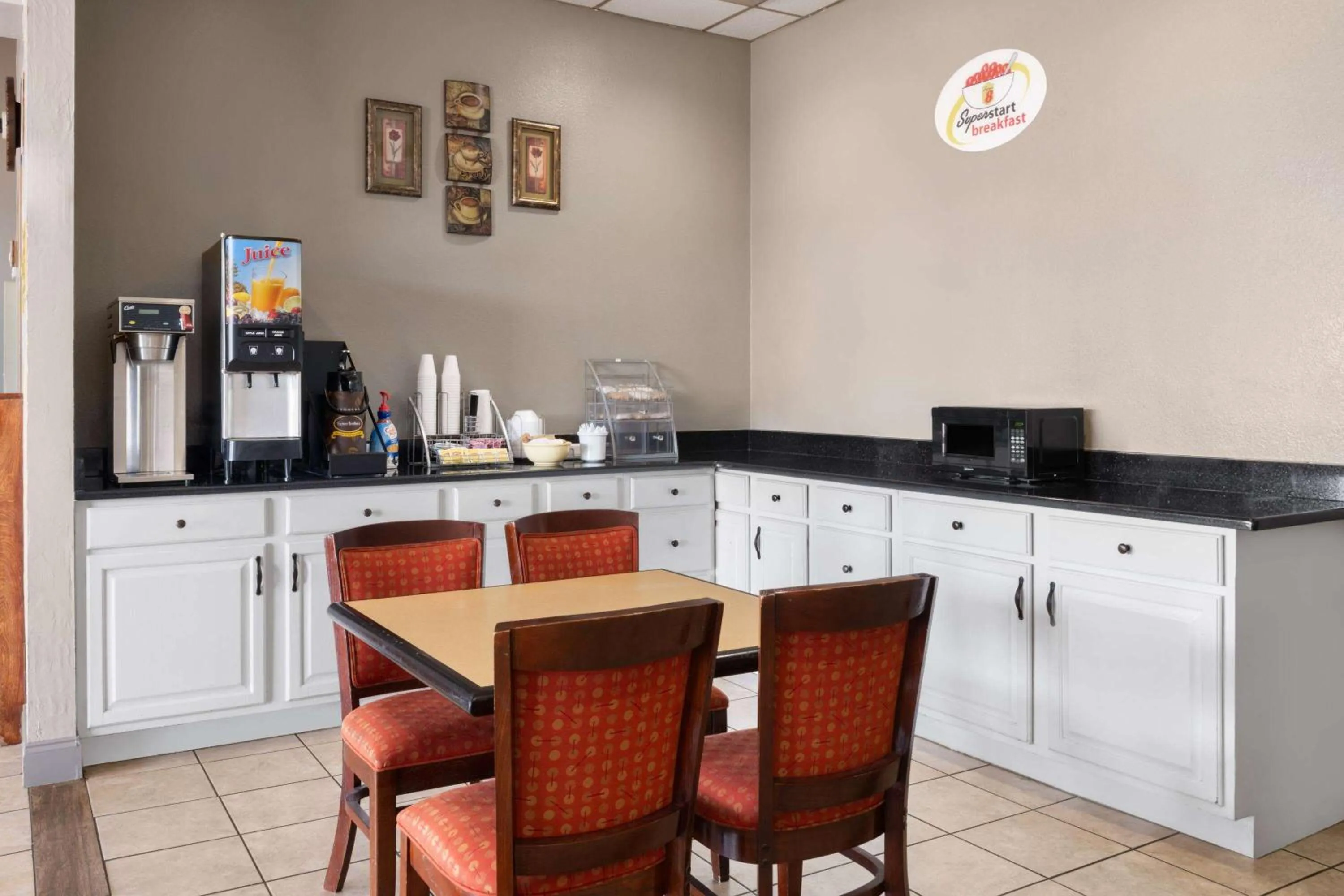 Breakfast in Super 8 by Wyndham Longview/North