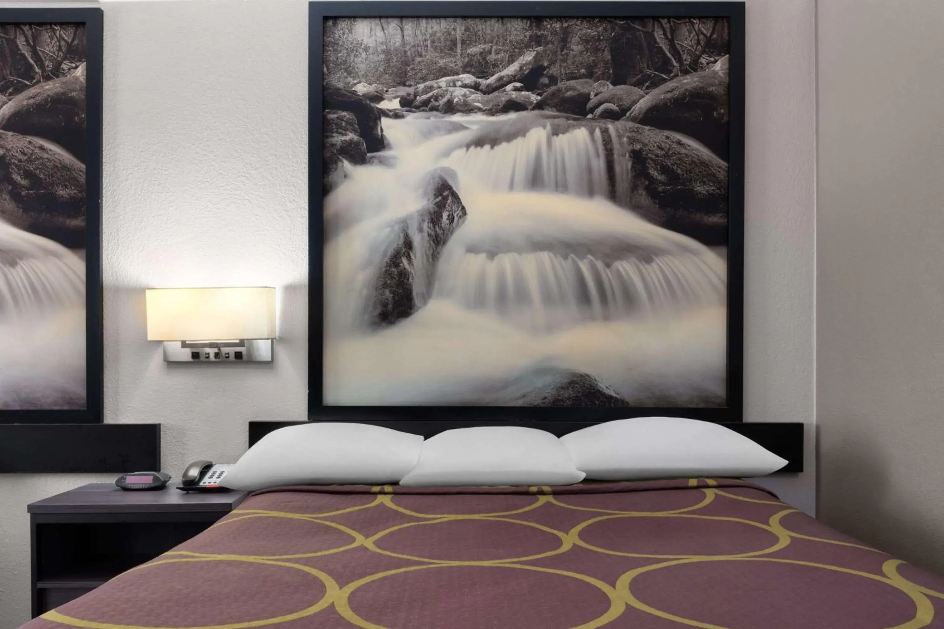 Photo of the whole room, Bed in Super 8 by Wyndham Longview/North Photo of the whole room, Bed in Super 8 by Wyndham Longview/North