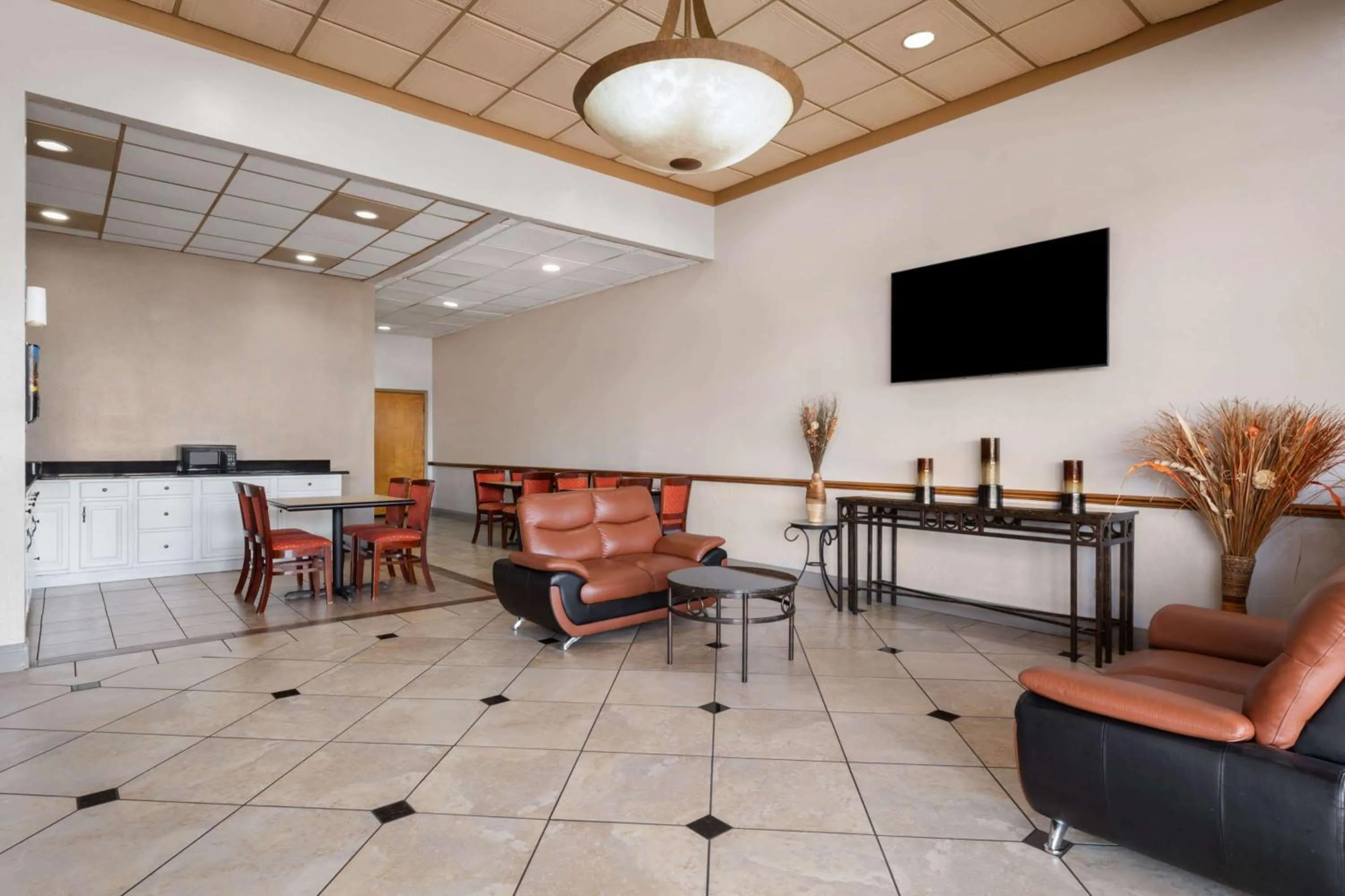 Lobby or reception in Super 8 by Wyndham Longview/North