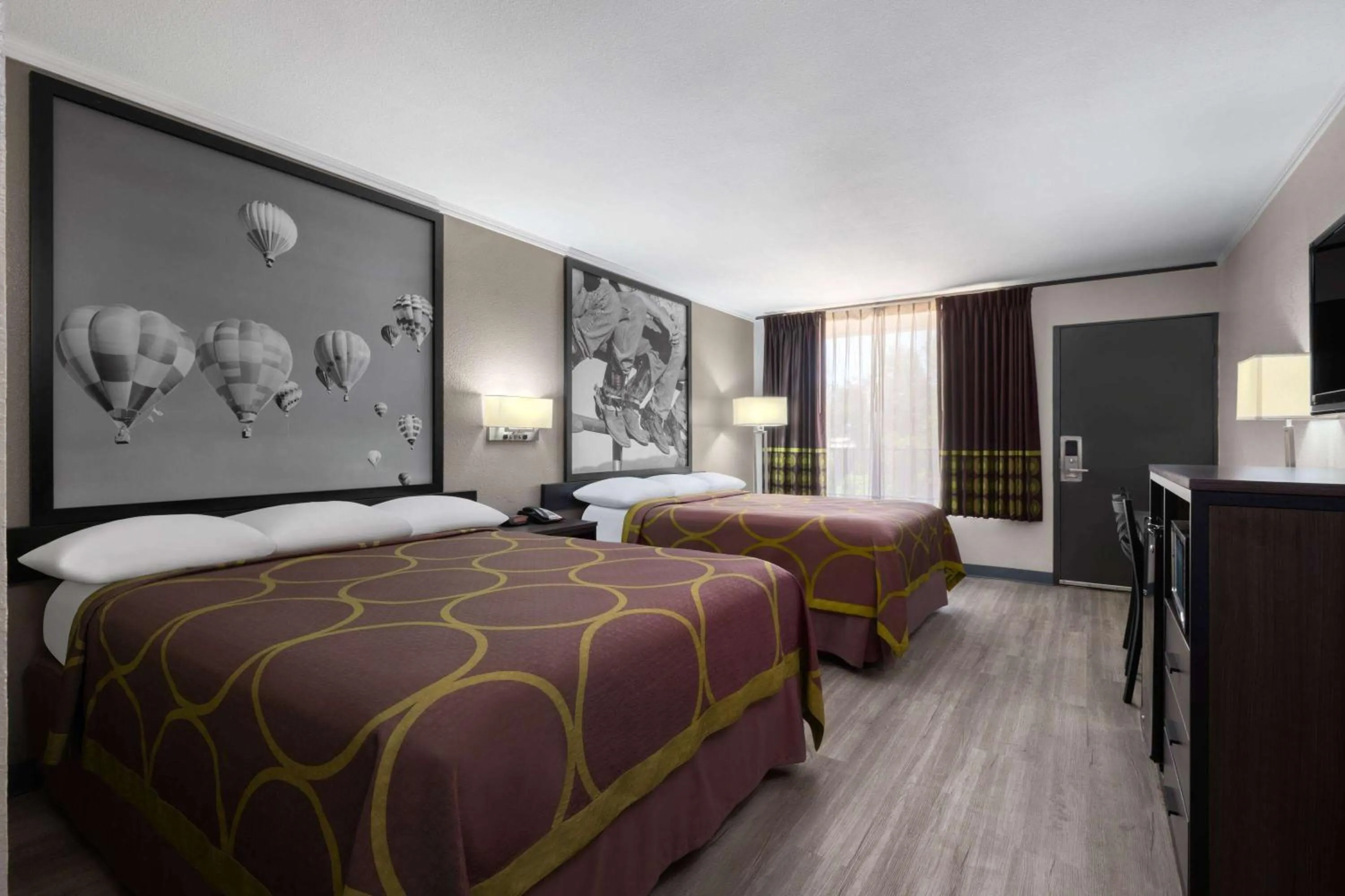 Photo of the whole room, Bed in Super 8 by Wyndham Longview/North