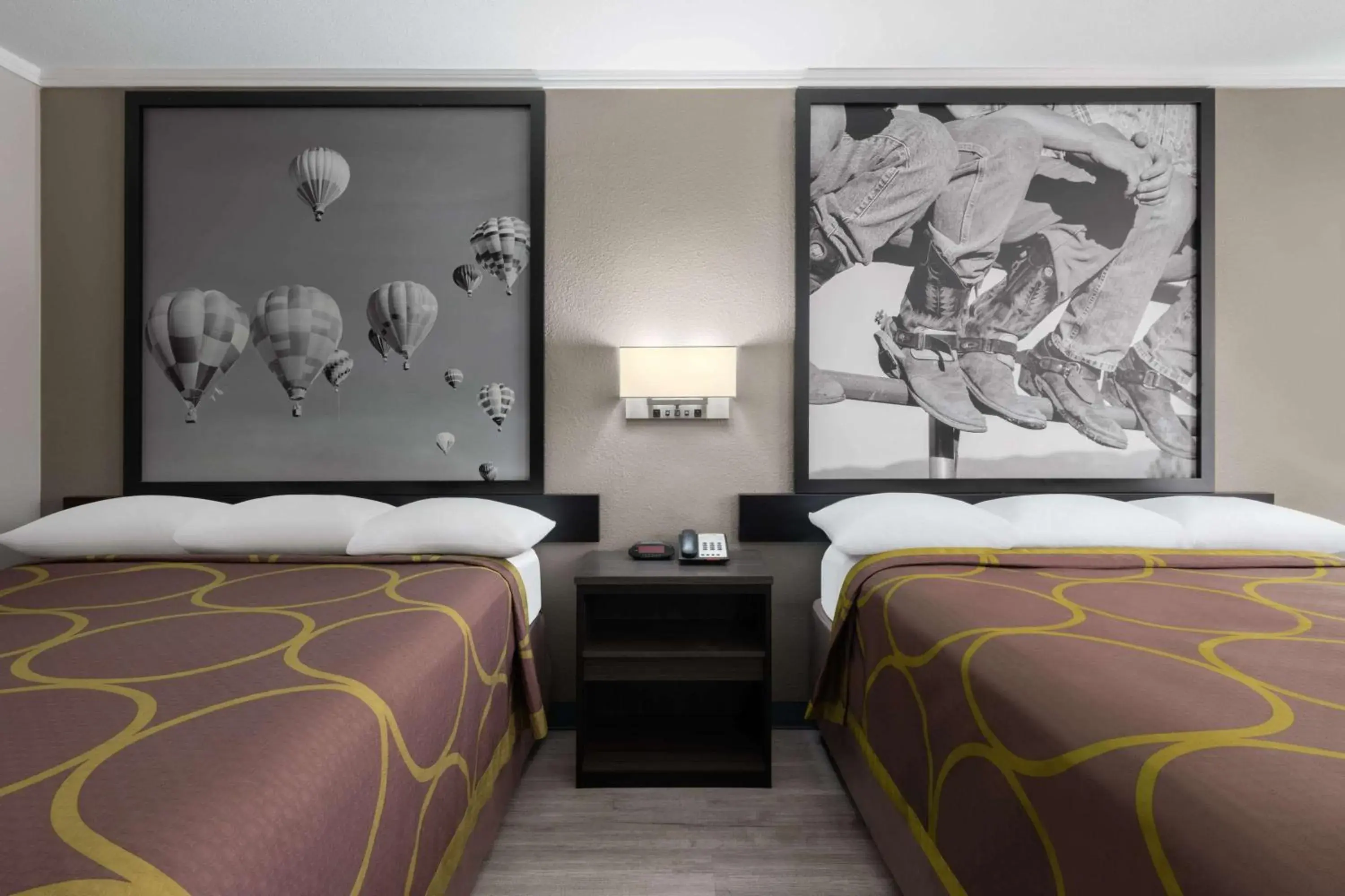 Queen Room with Two Queen Beds - Smoking in Super 8 by Wyndham Longview/North Queen Room with Two Queen Beds - Smoking in Super 8 by Wyndham Longview/North