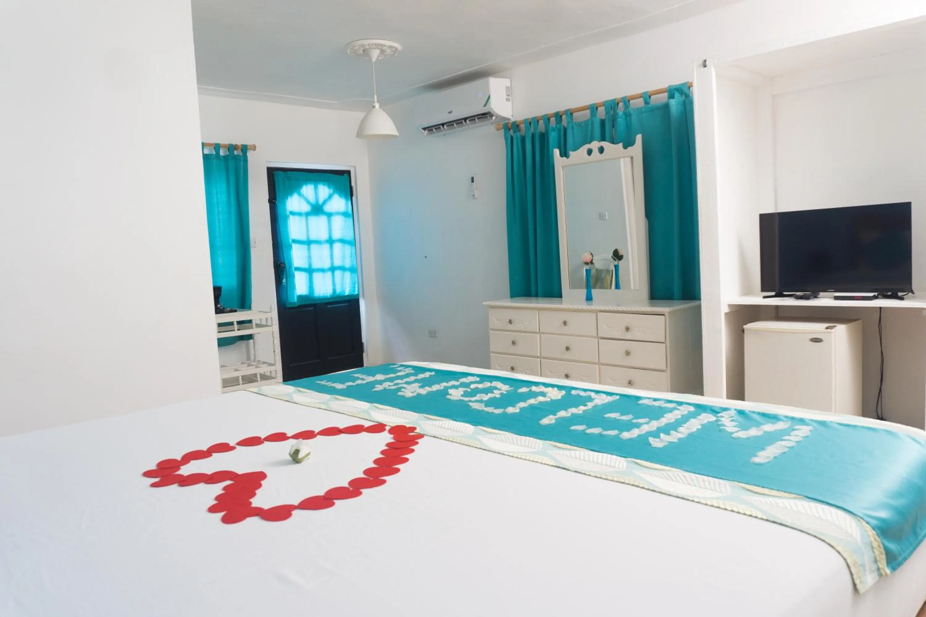 Bed in Beyond Sunset Resort & Villas