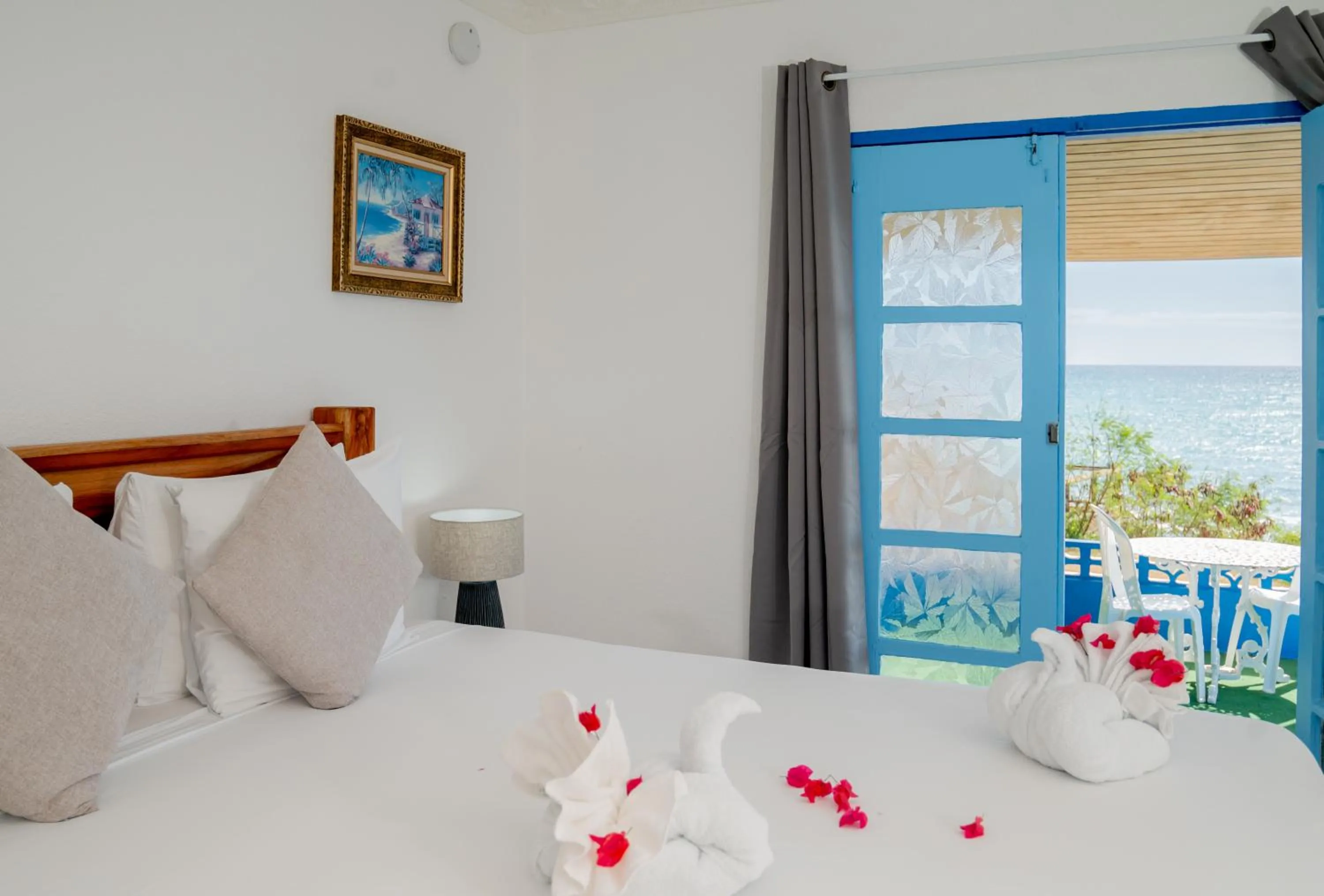 Bed in Beyond Sunset Resort & Villas