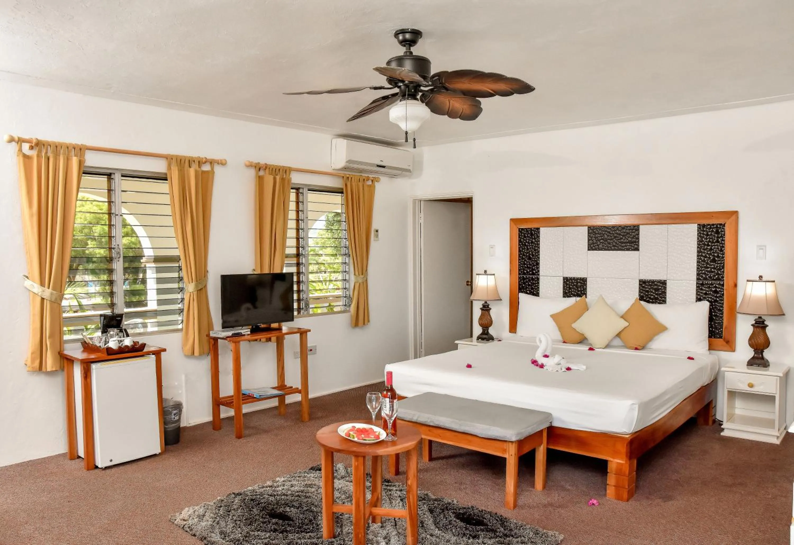 Bed in Beyond Sunset Resort & Villas