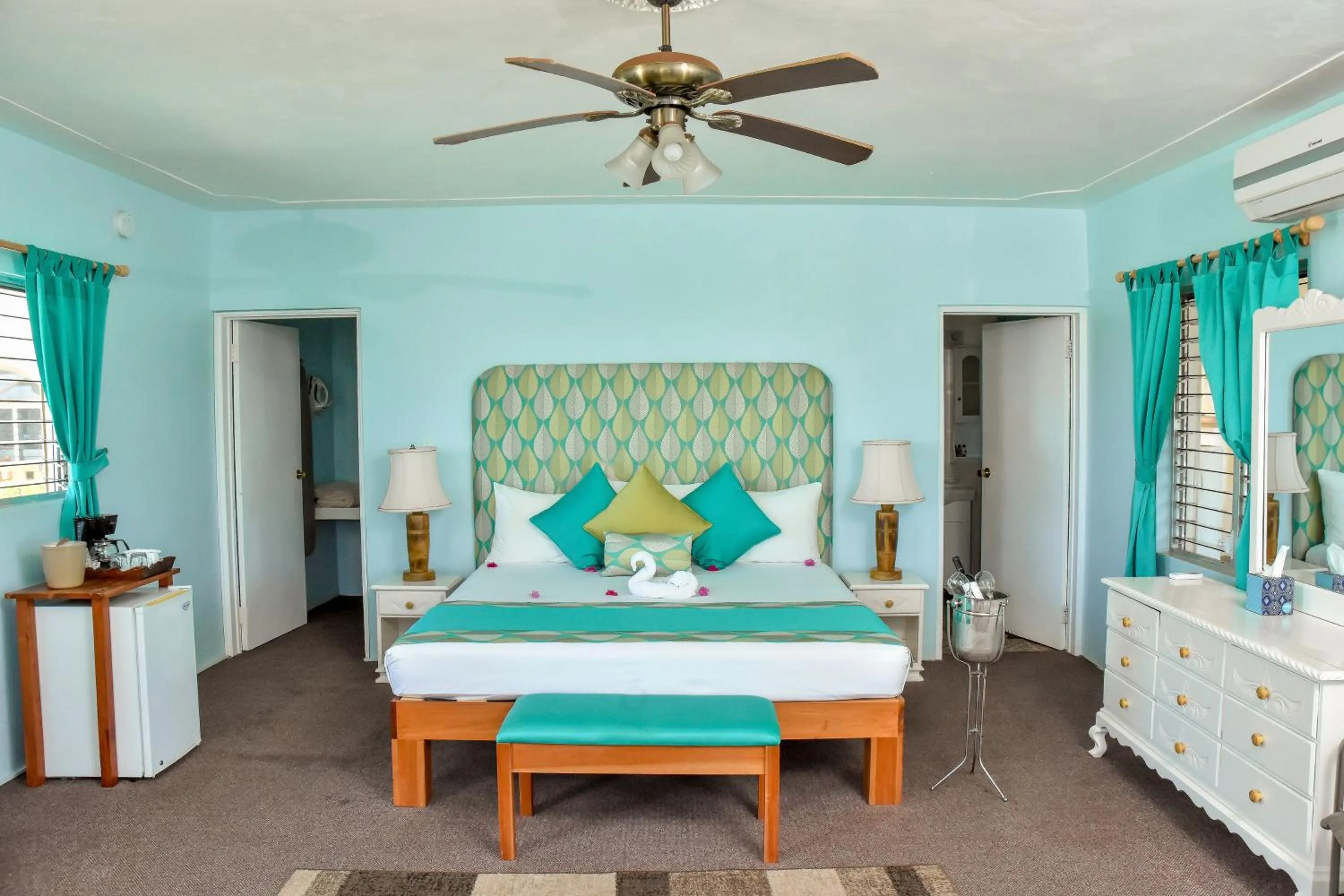 Bed in Beyond Sunset Resort & Villas