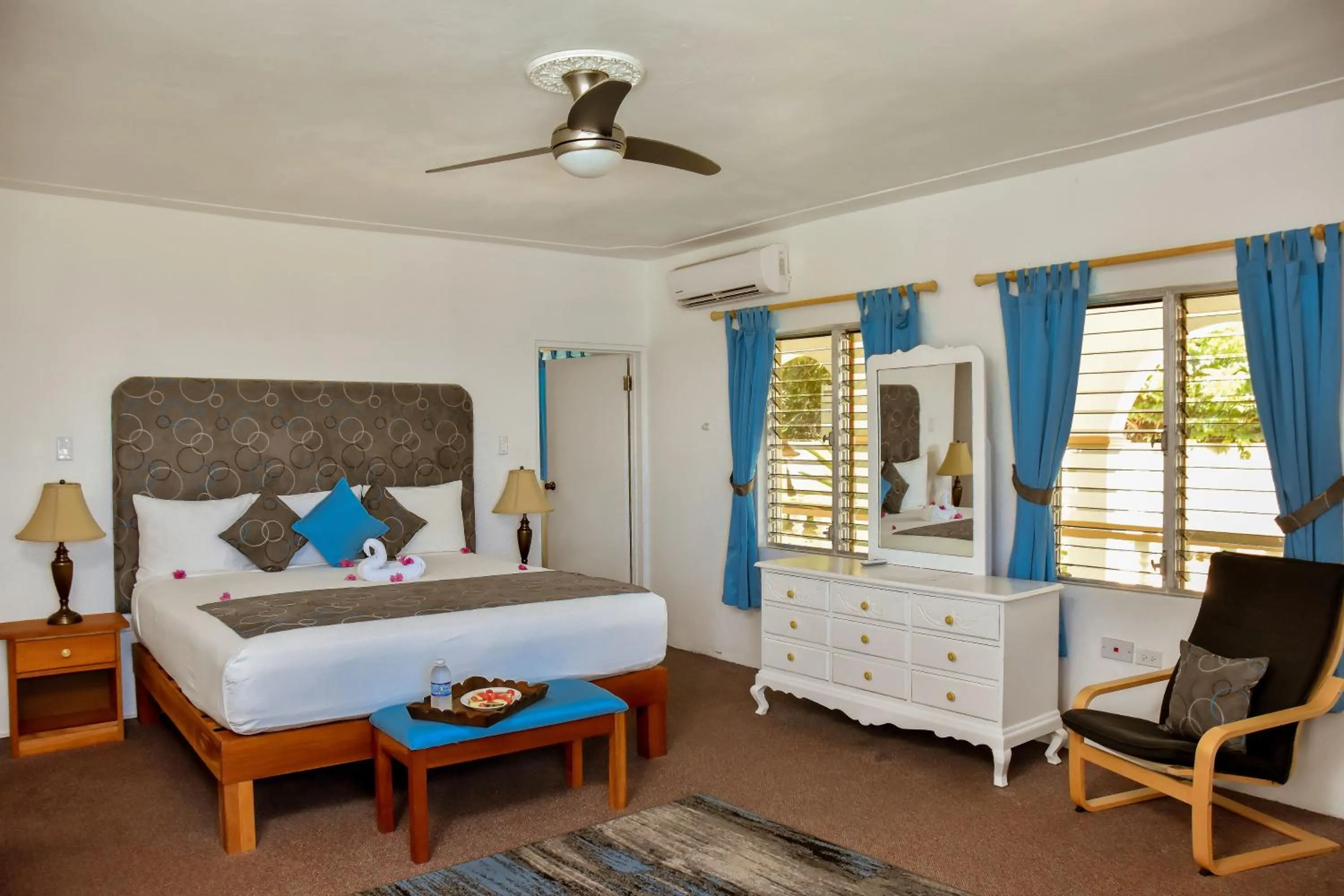 Bed in Beyond Sunset Resort & Villas