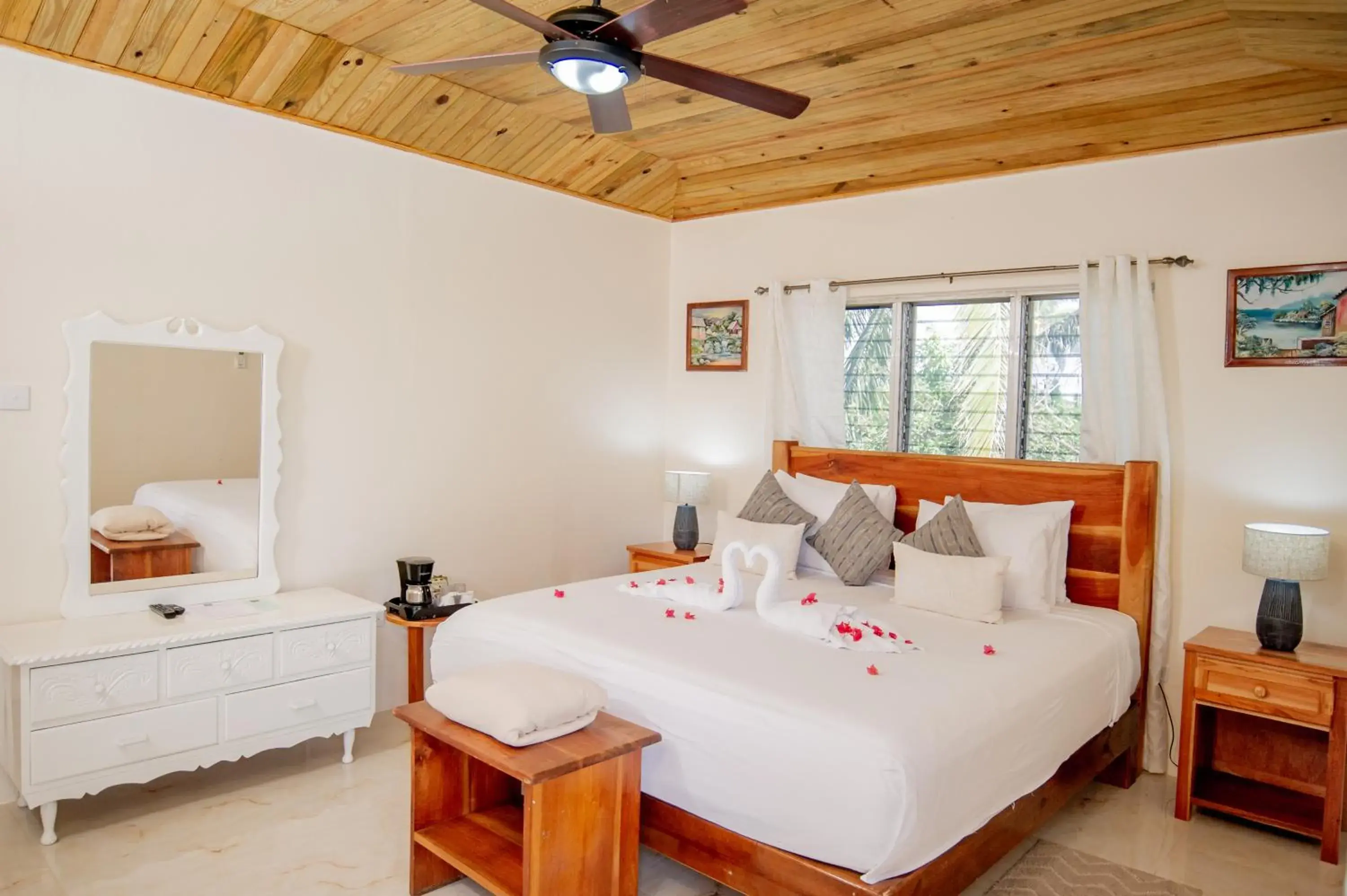 King Room in Beyond Sunset Resort & Villas King Room in Beyond Sunset Resort & Villas