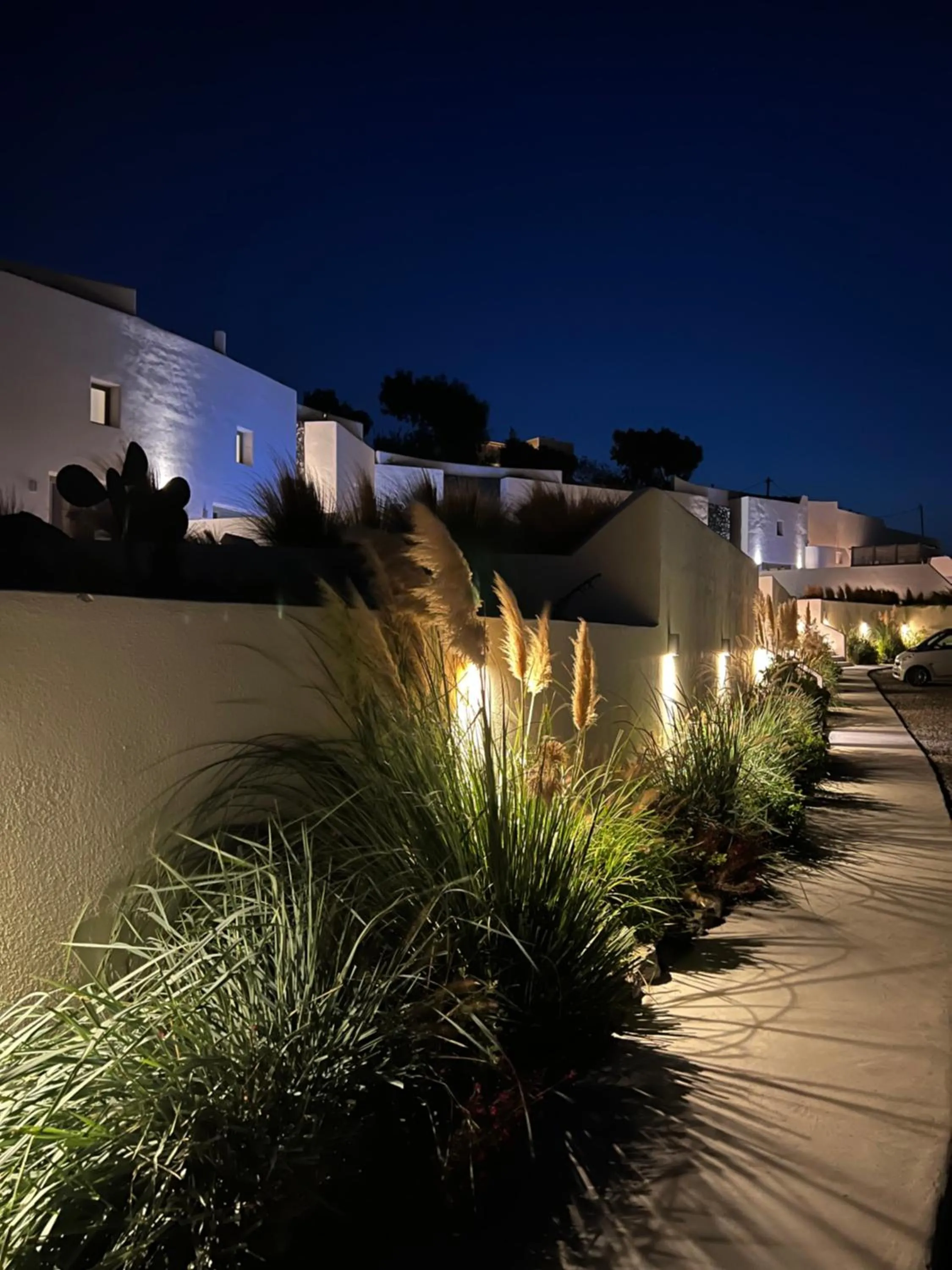 Lavadoze Luxury Suites