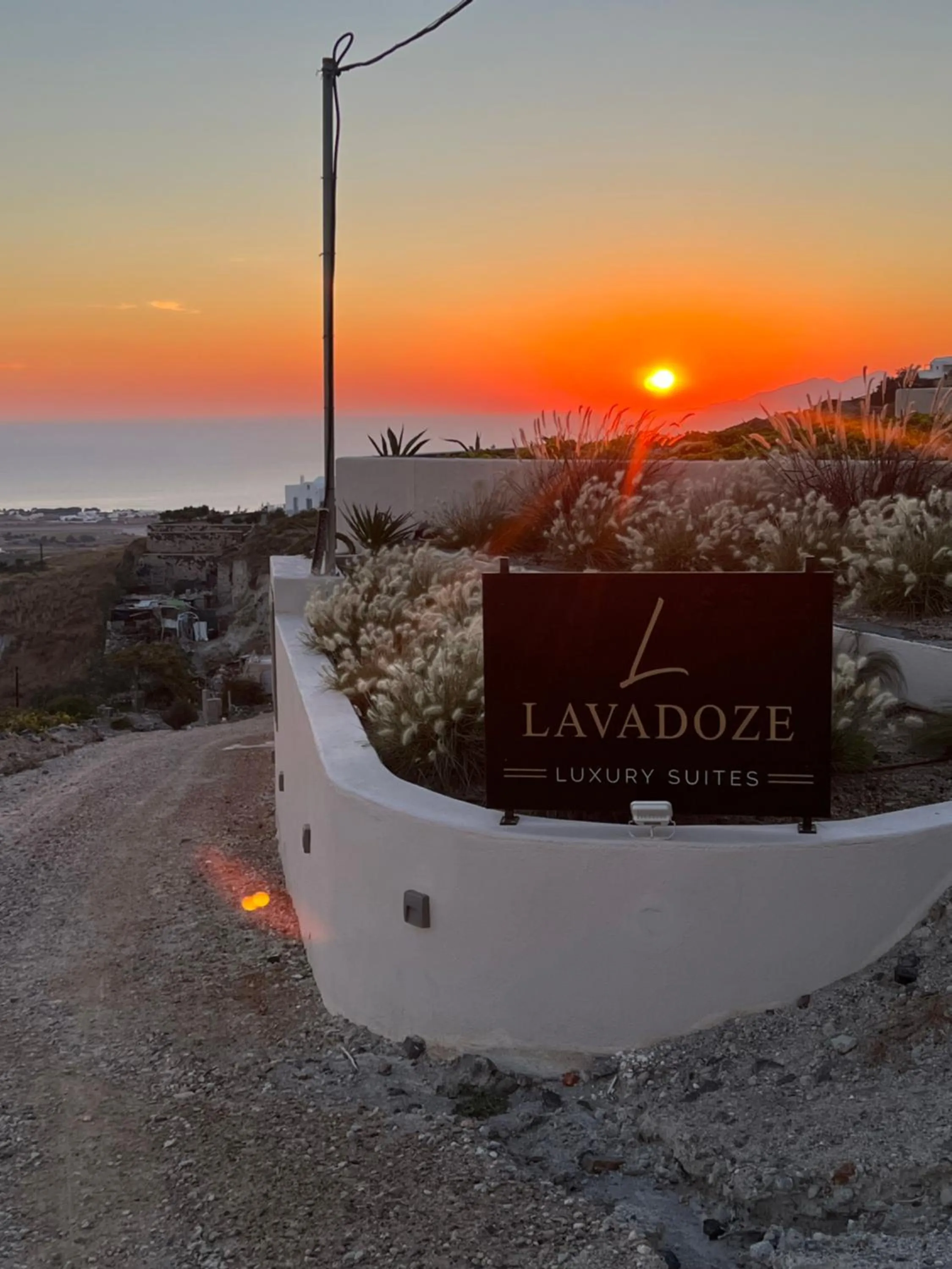 Lavadoze Luxury Suites