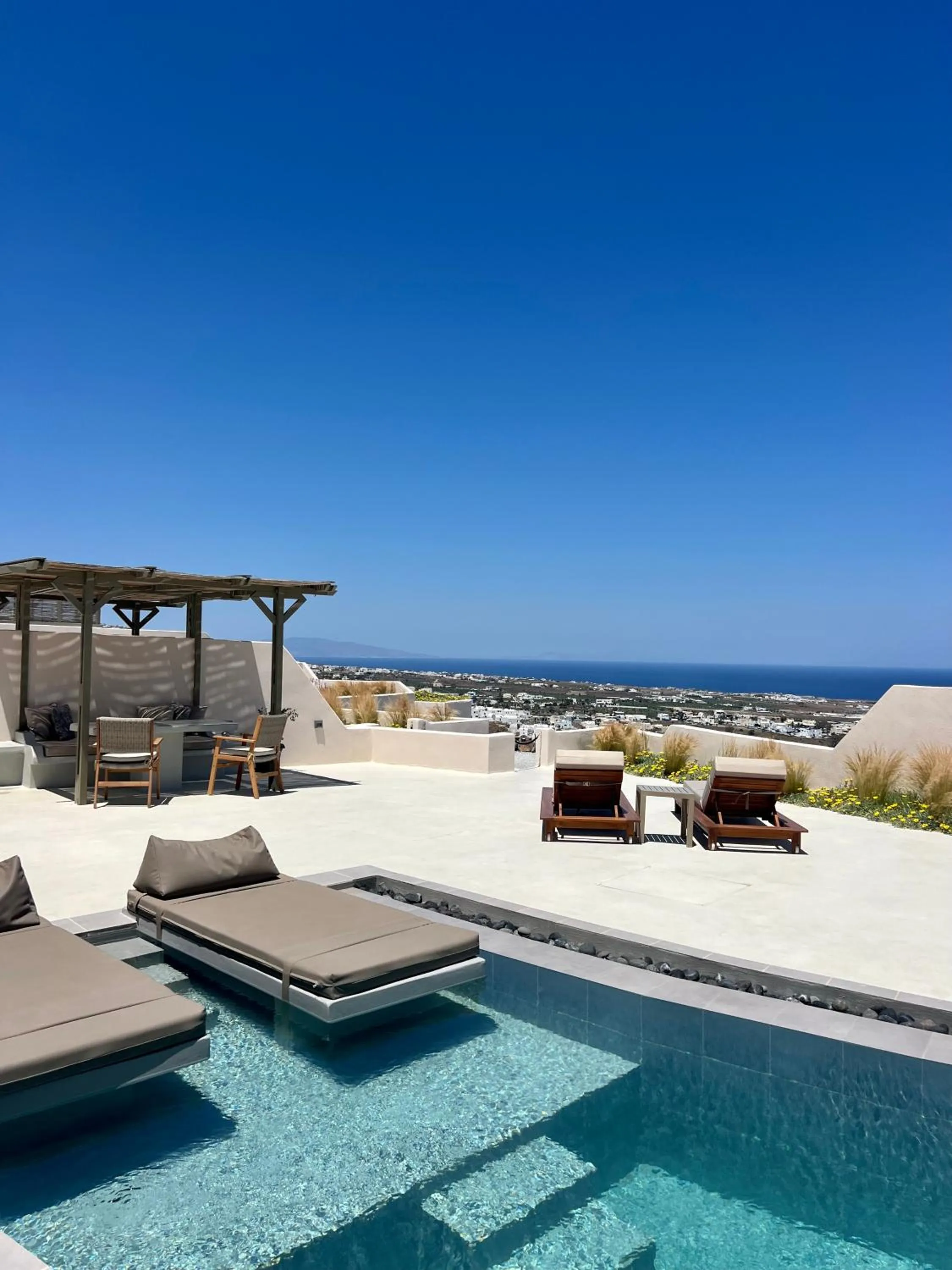 Lavadoze Luxury Suites