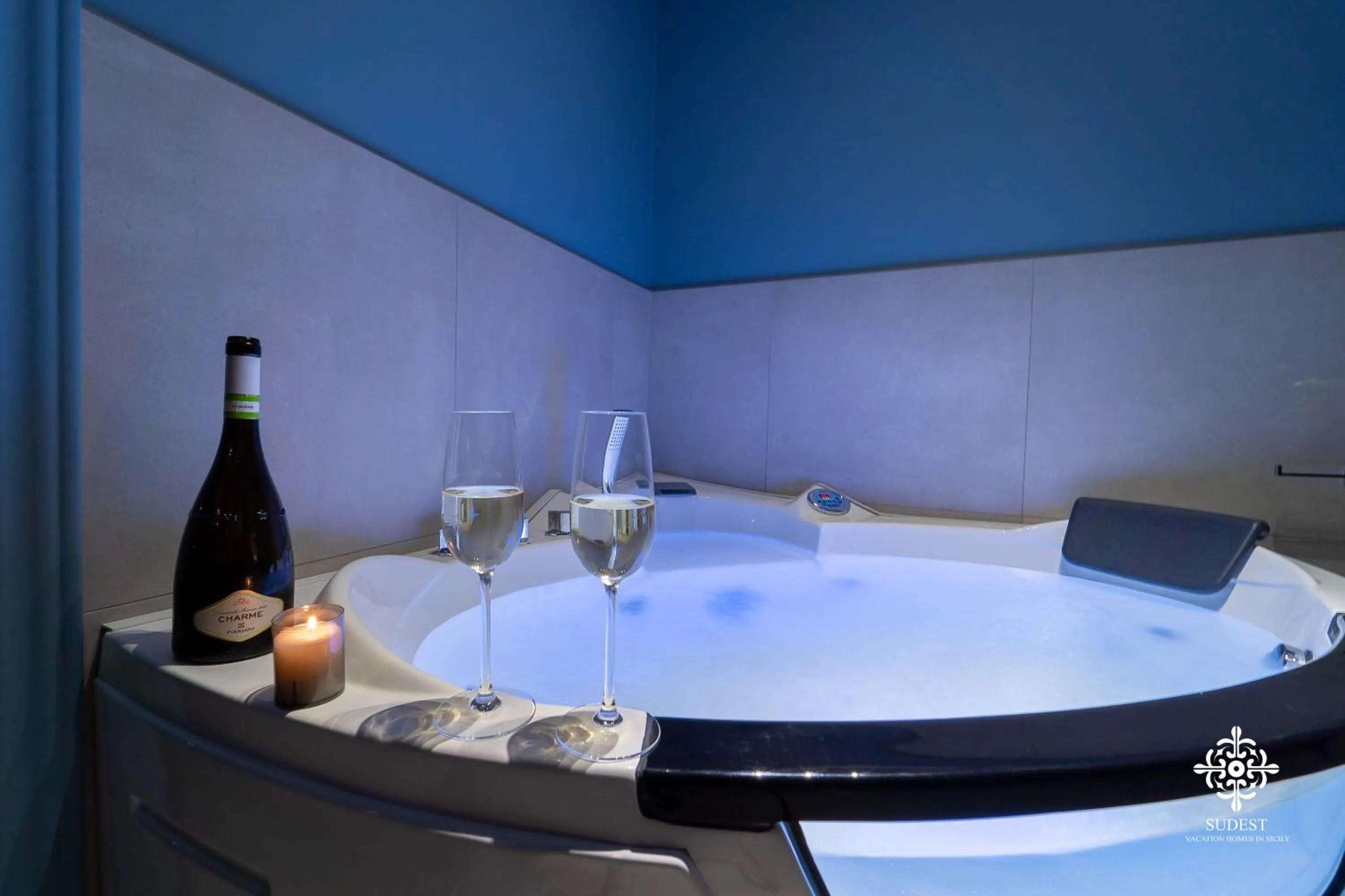 Hot Tub in Matteotti Luxury Residence