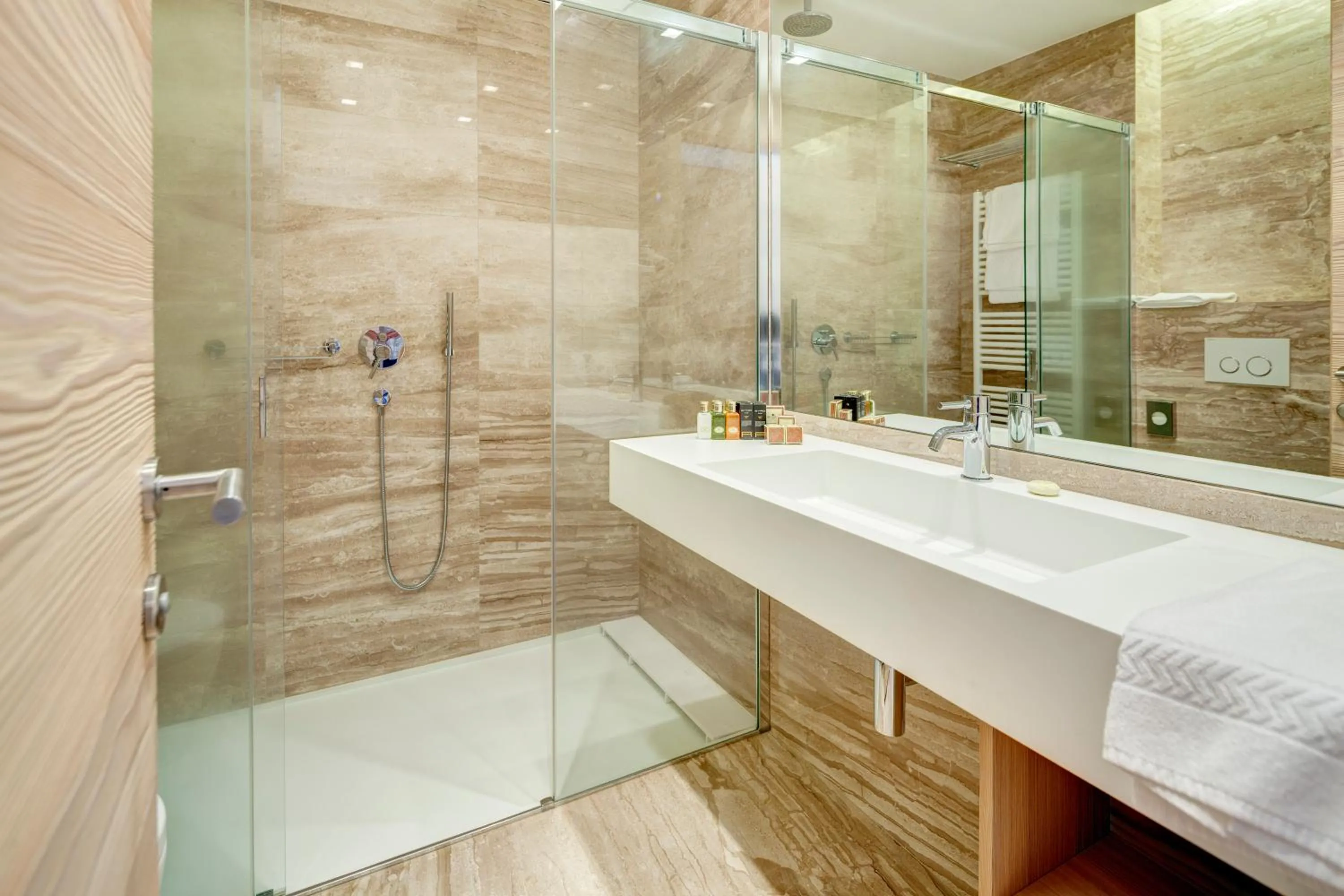 Shower in Hotel Lajadira & Spa