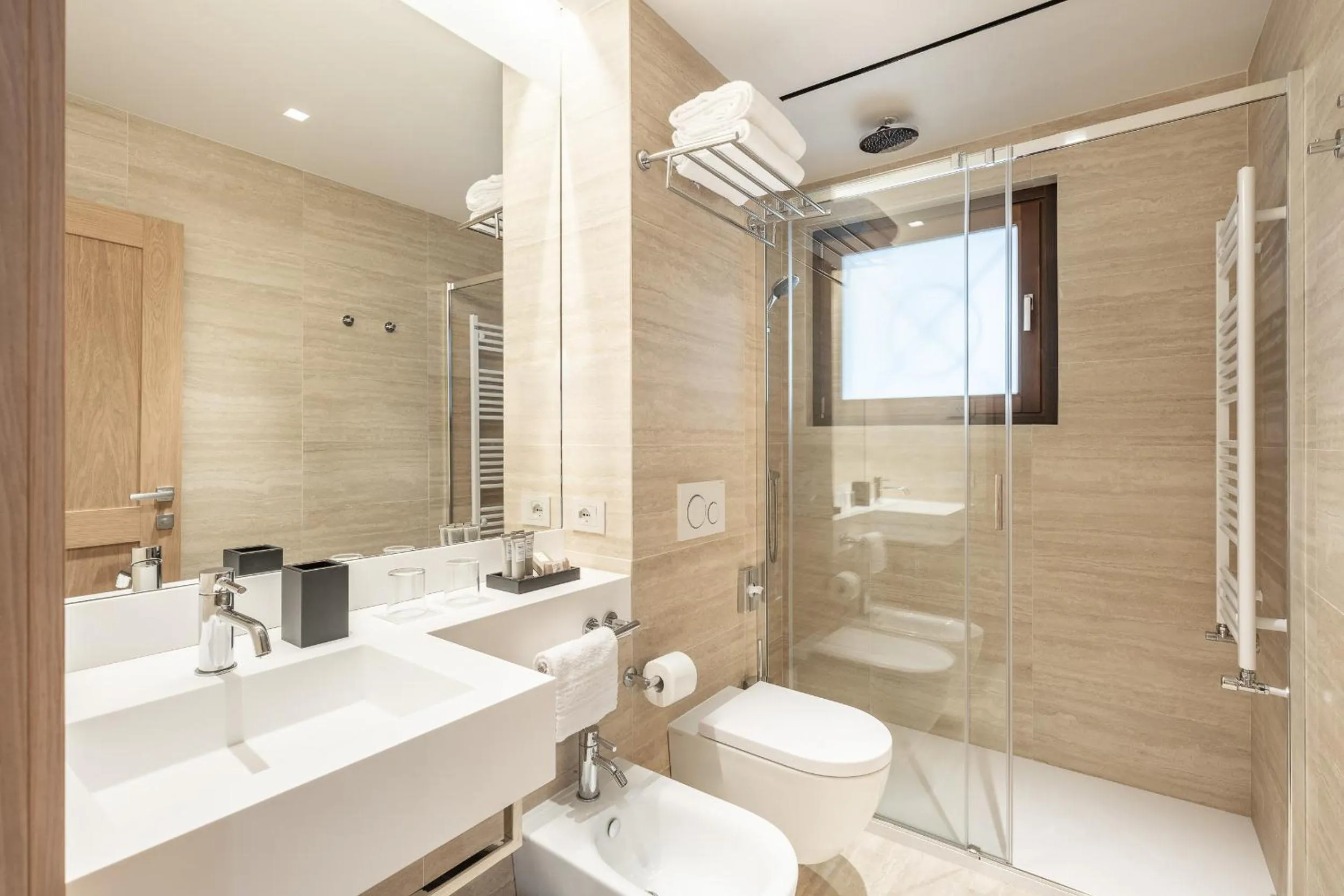 Bathroom in Hotel Lajadira & Spa