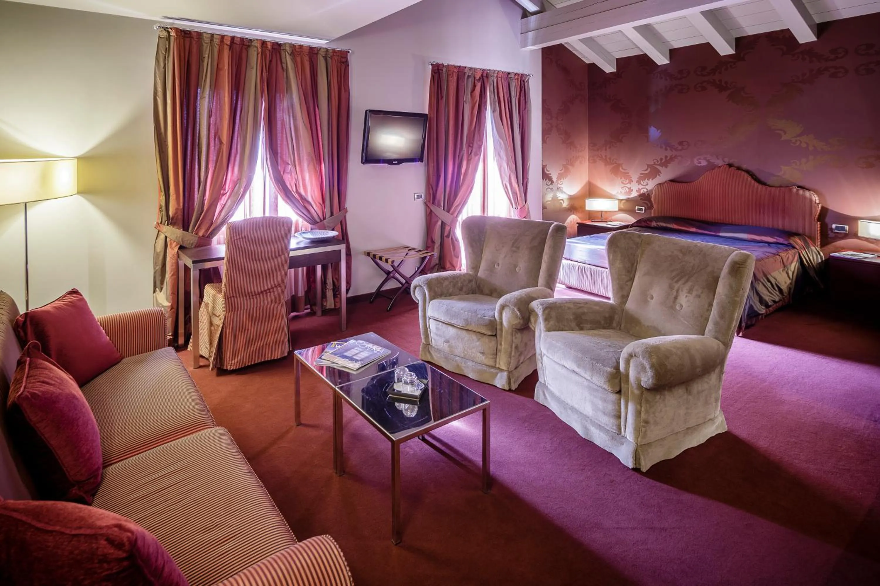 King Room with Balcony in Hotel Lajadira & Spa