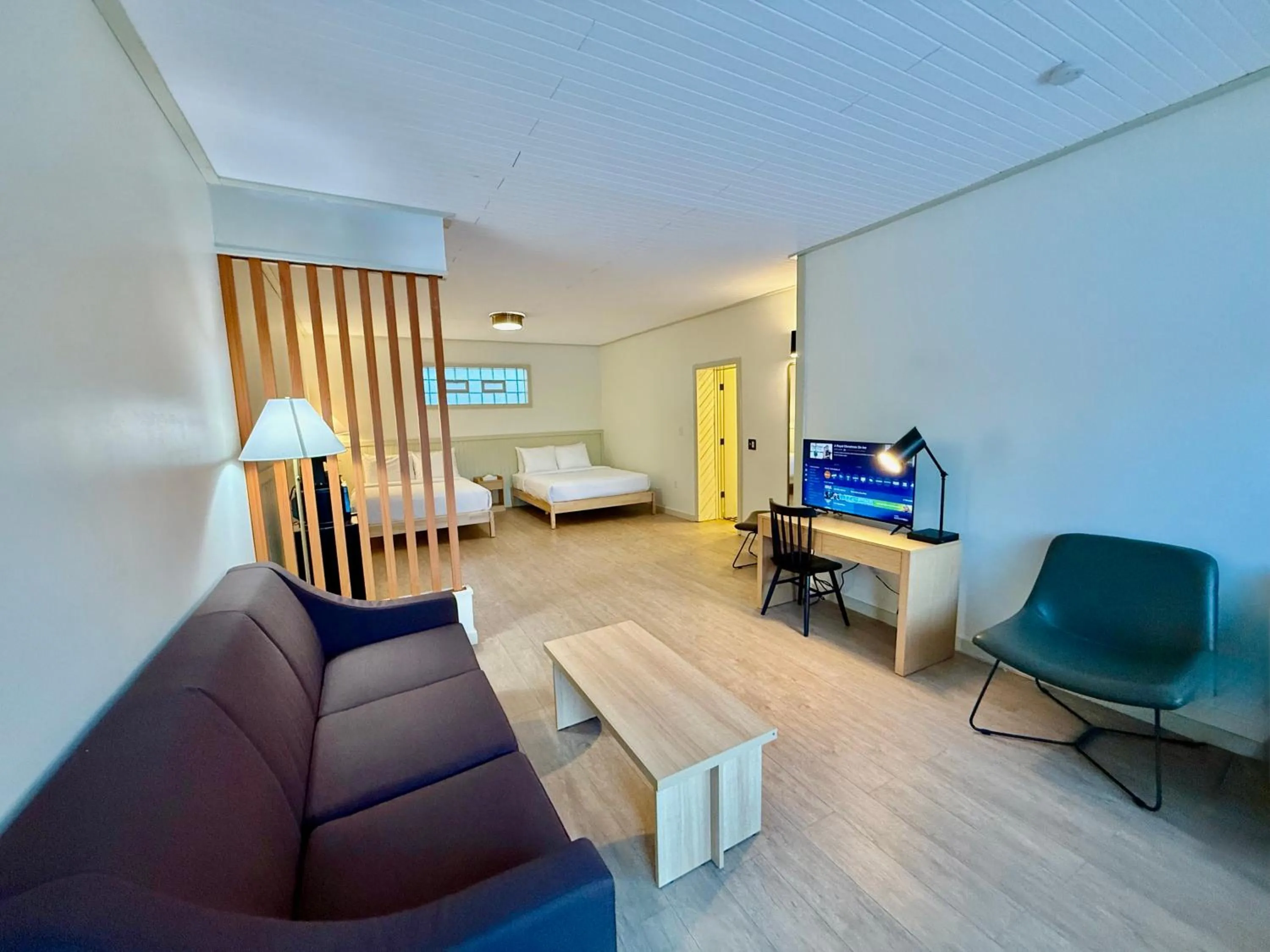 Bed in Pikes Peak Inn