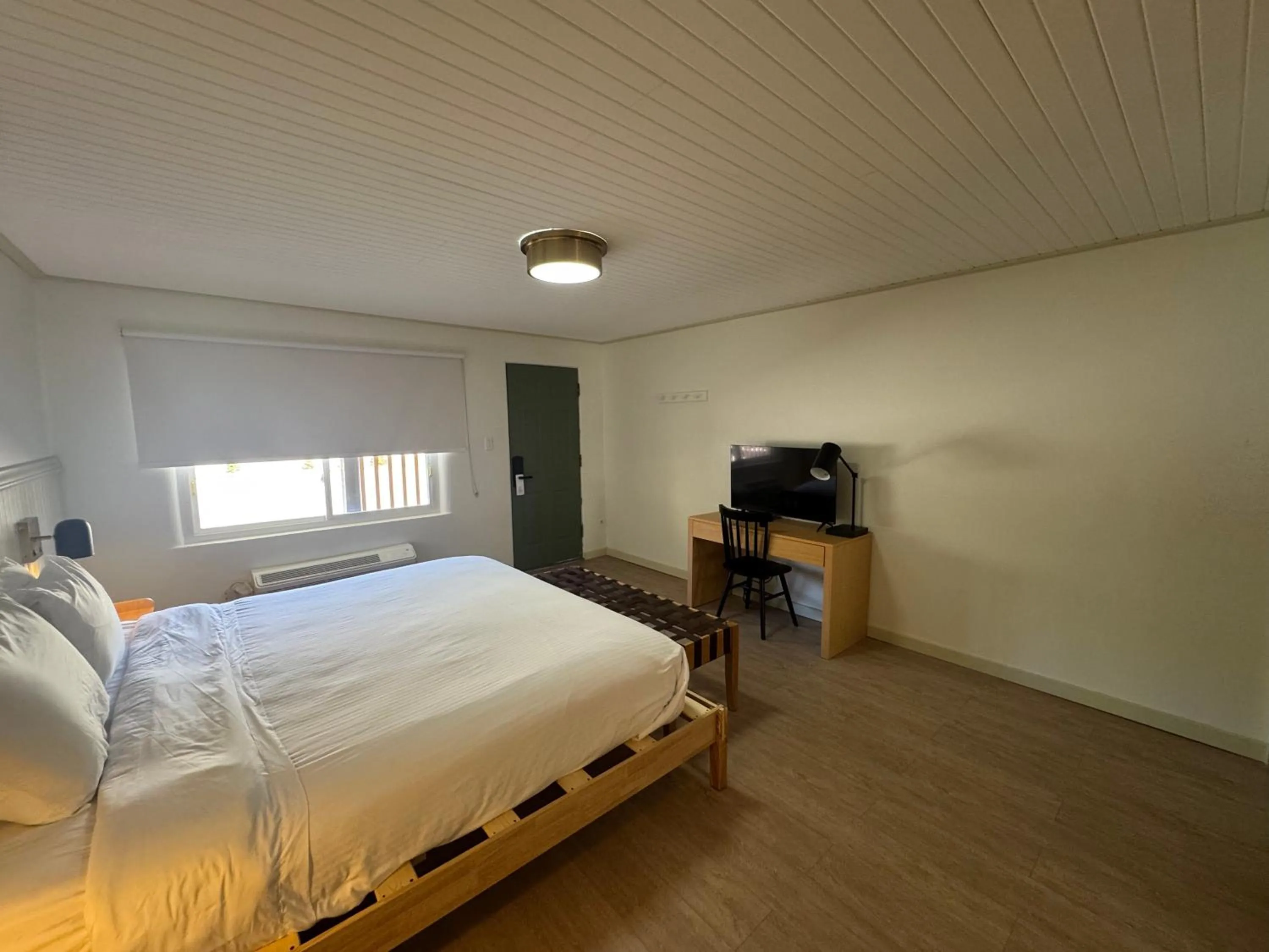 Bed in Pikes Peak Inn